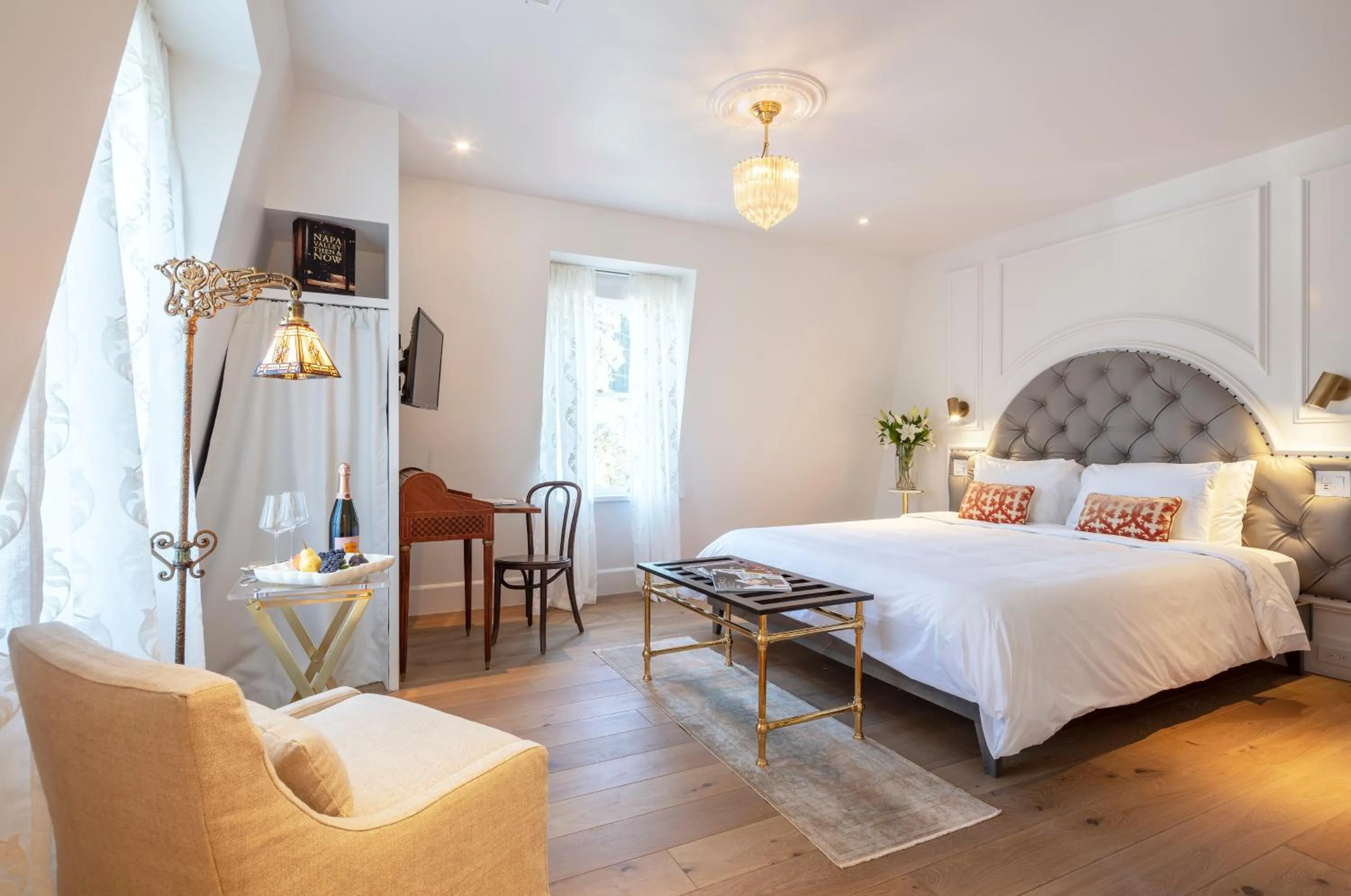 Photo of the whole room, Bed in The Francis House