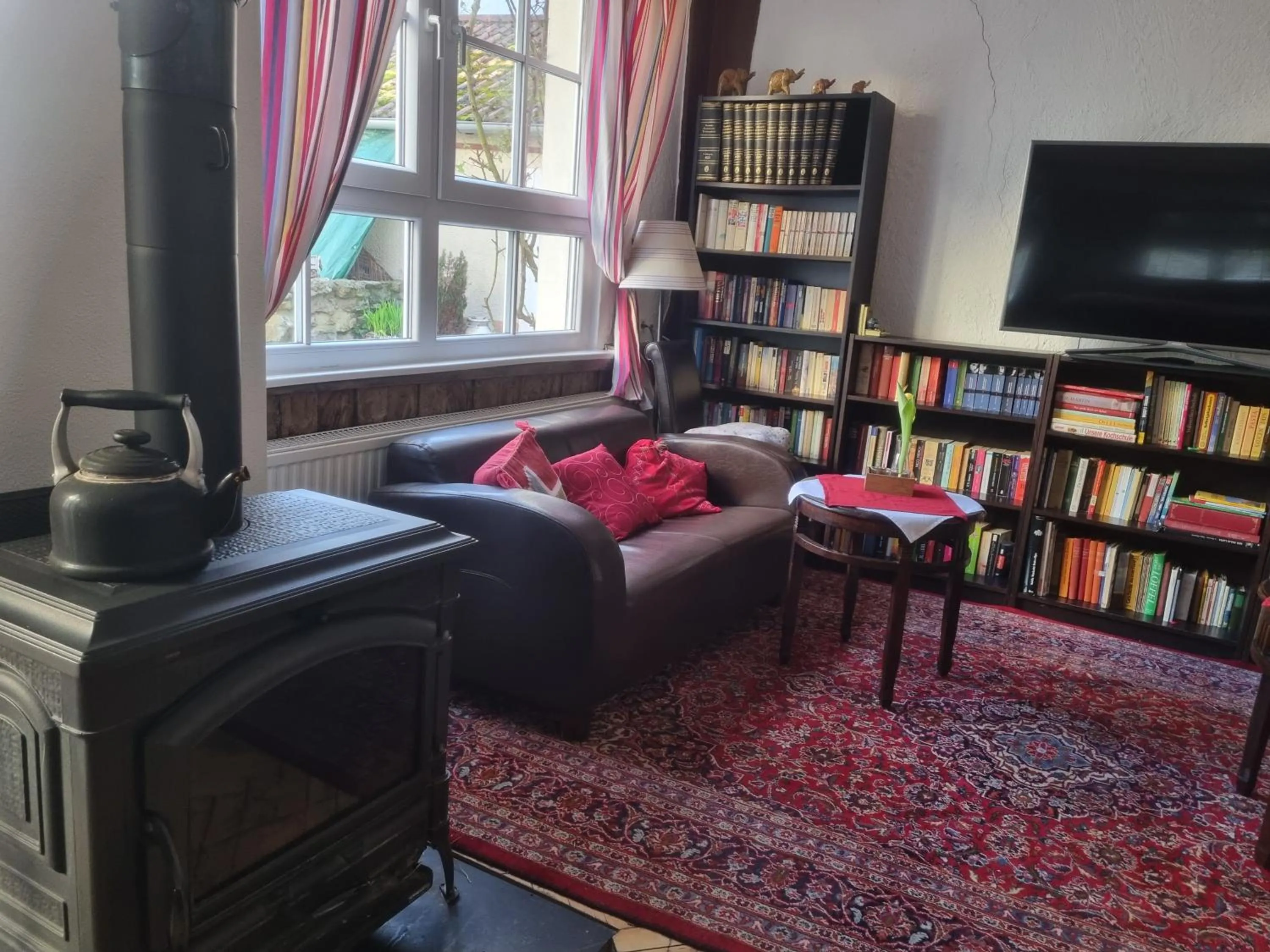 Communal lounge/ TV room in Hotel Herberge zur Traube