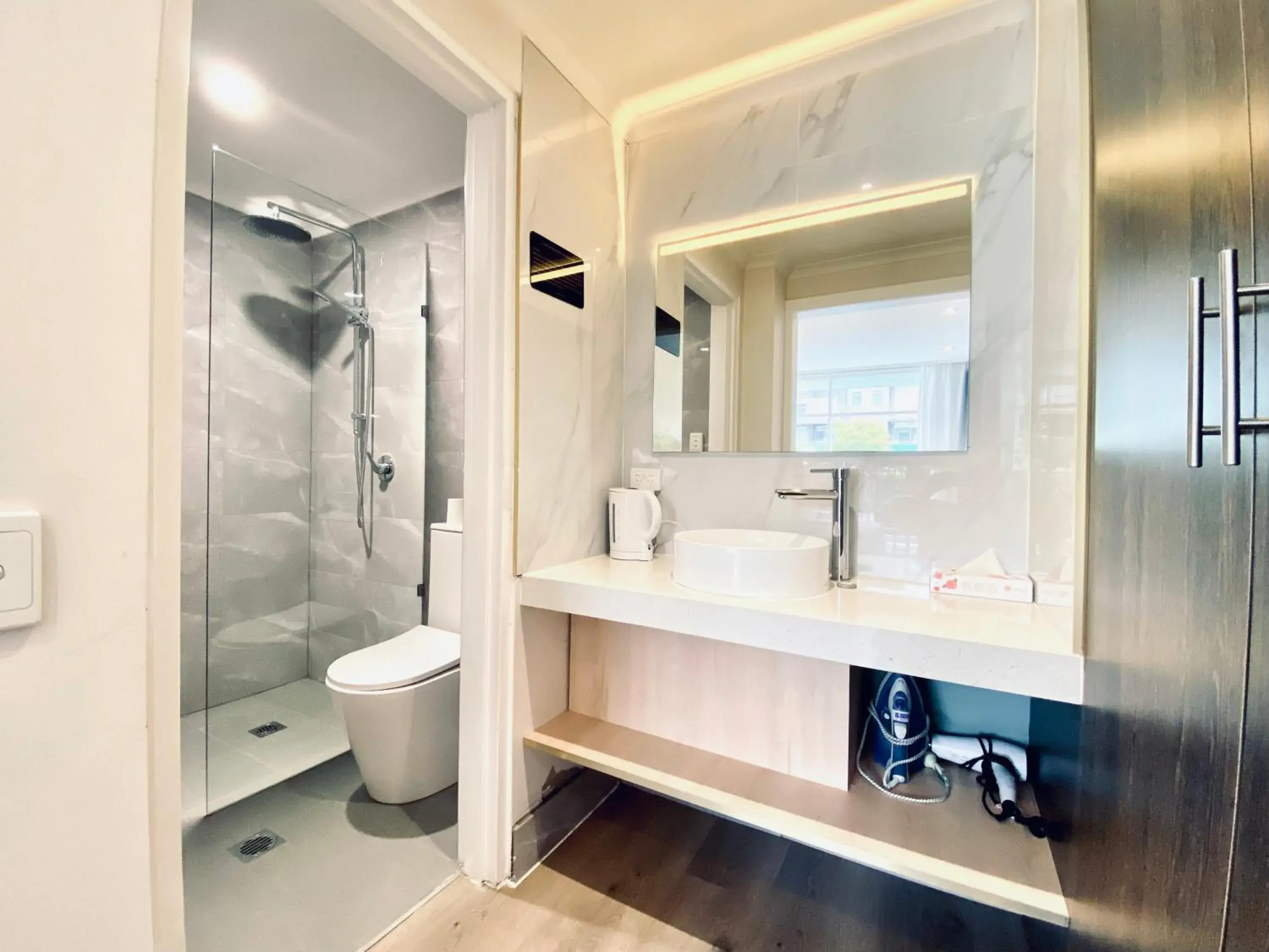 Standard King/Queen Room in Park Inn by Radisson Melbourne Carlton Standard King/Queen Room in Park Inn by Radisson Melbourne Carlton