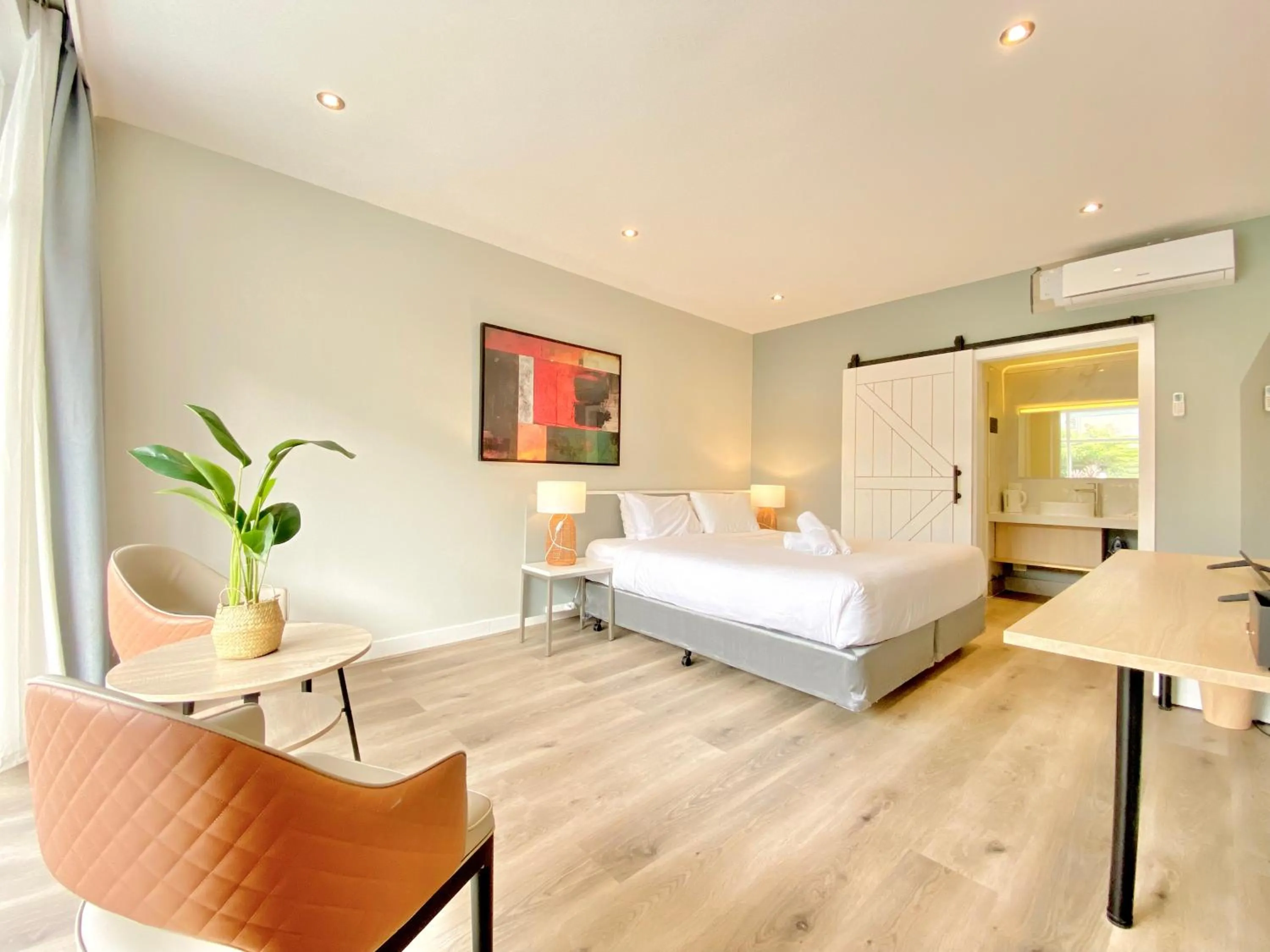 Bedroom, Bed in The Parkmore Hotel