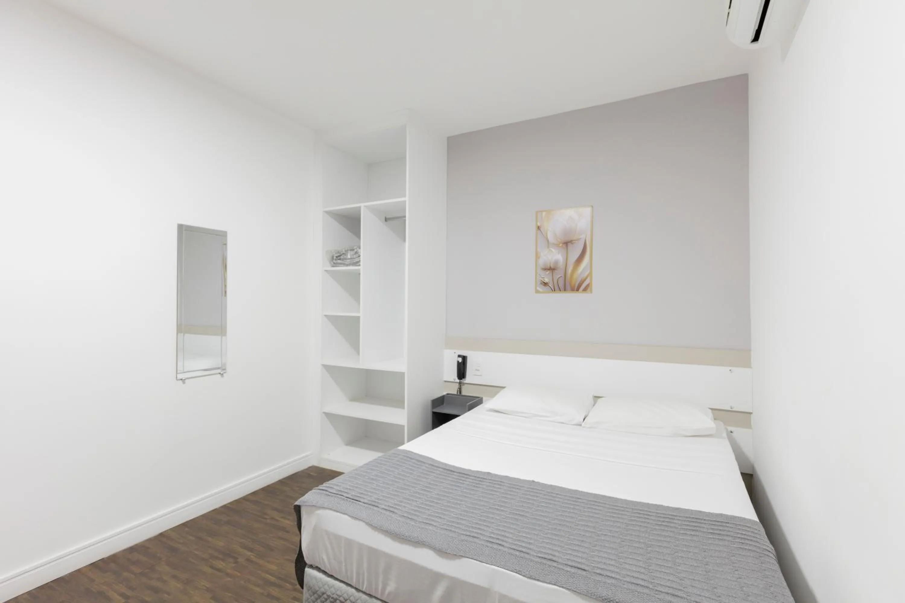 Photo of the whole room, Bed in Cardim Plaza Hotel