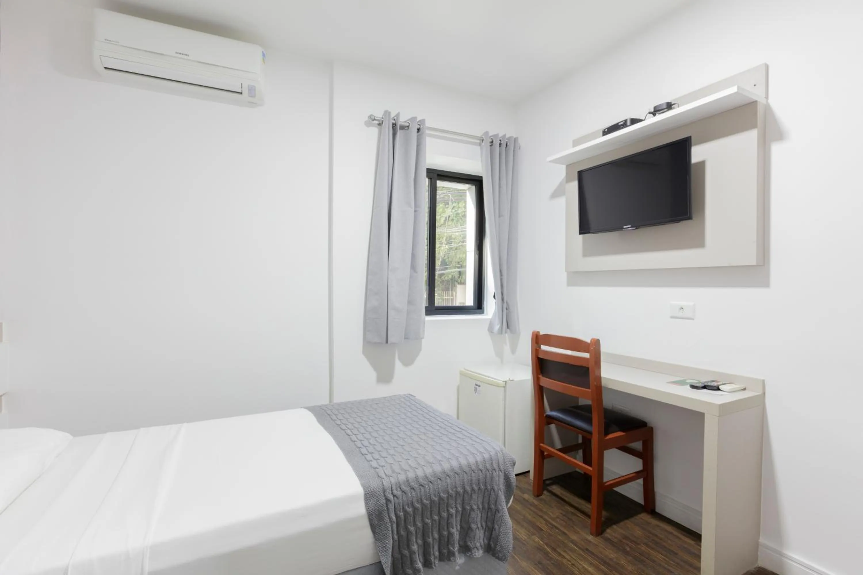 Photo of the whole room, Bed in Cardim Plaza Hotel