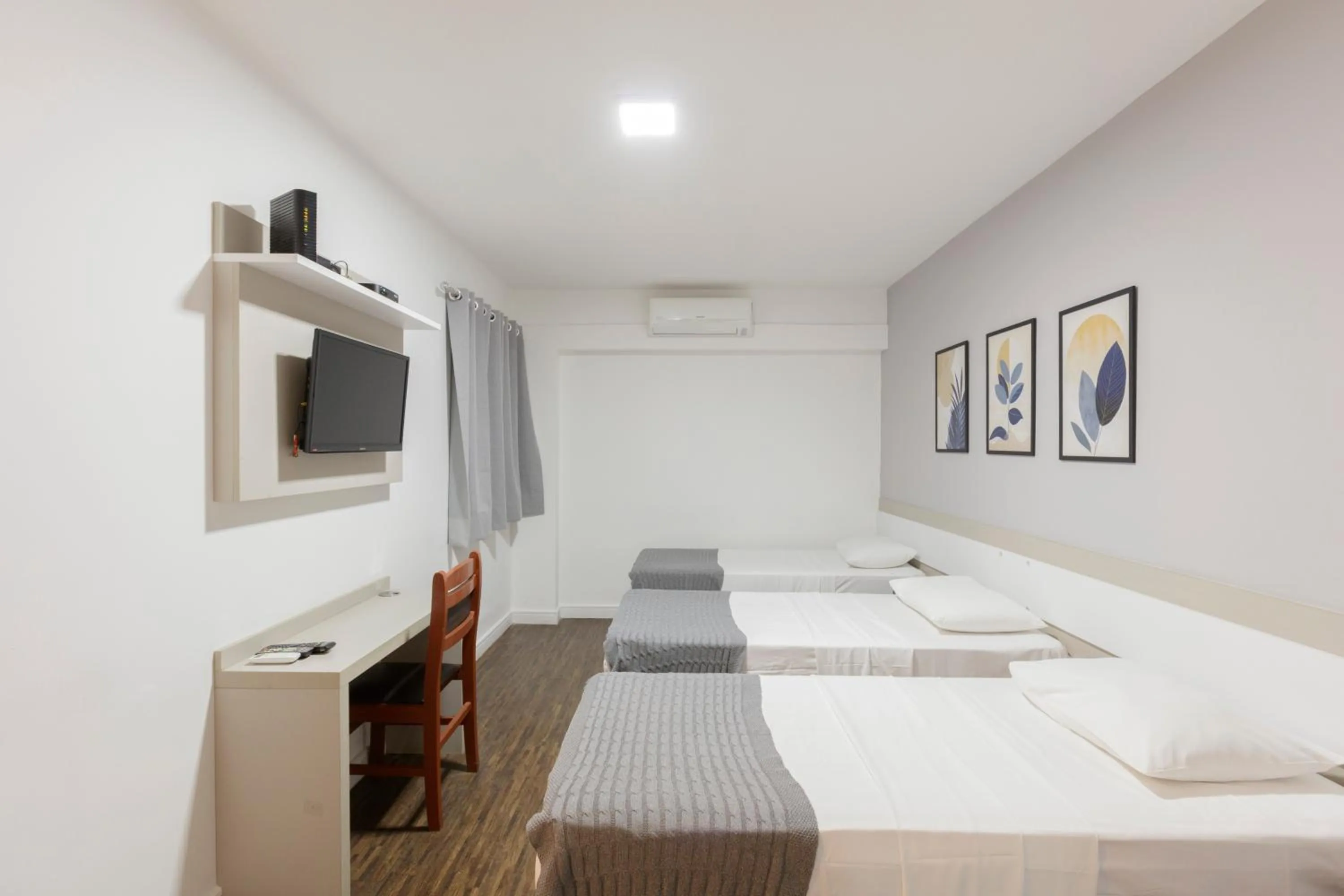 Photo of the whole room, Bed in Cardim Plaza Hotel