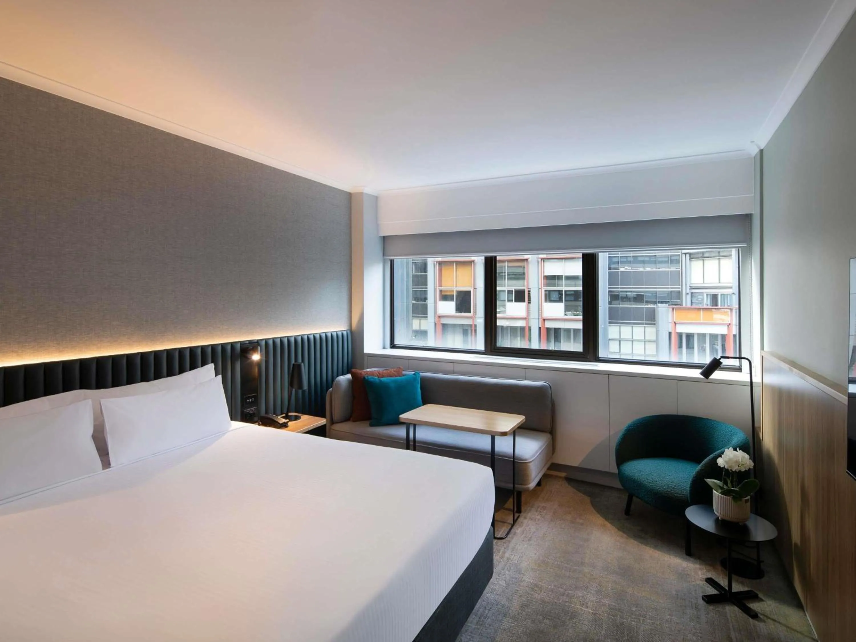 Property building, Bed in Novotel Sydney City Centre