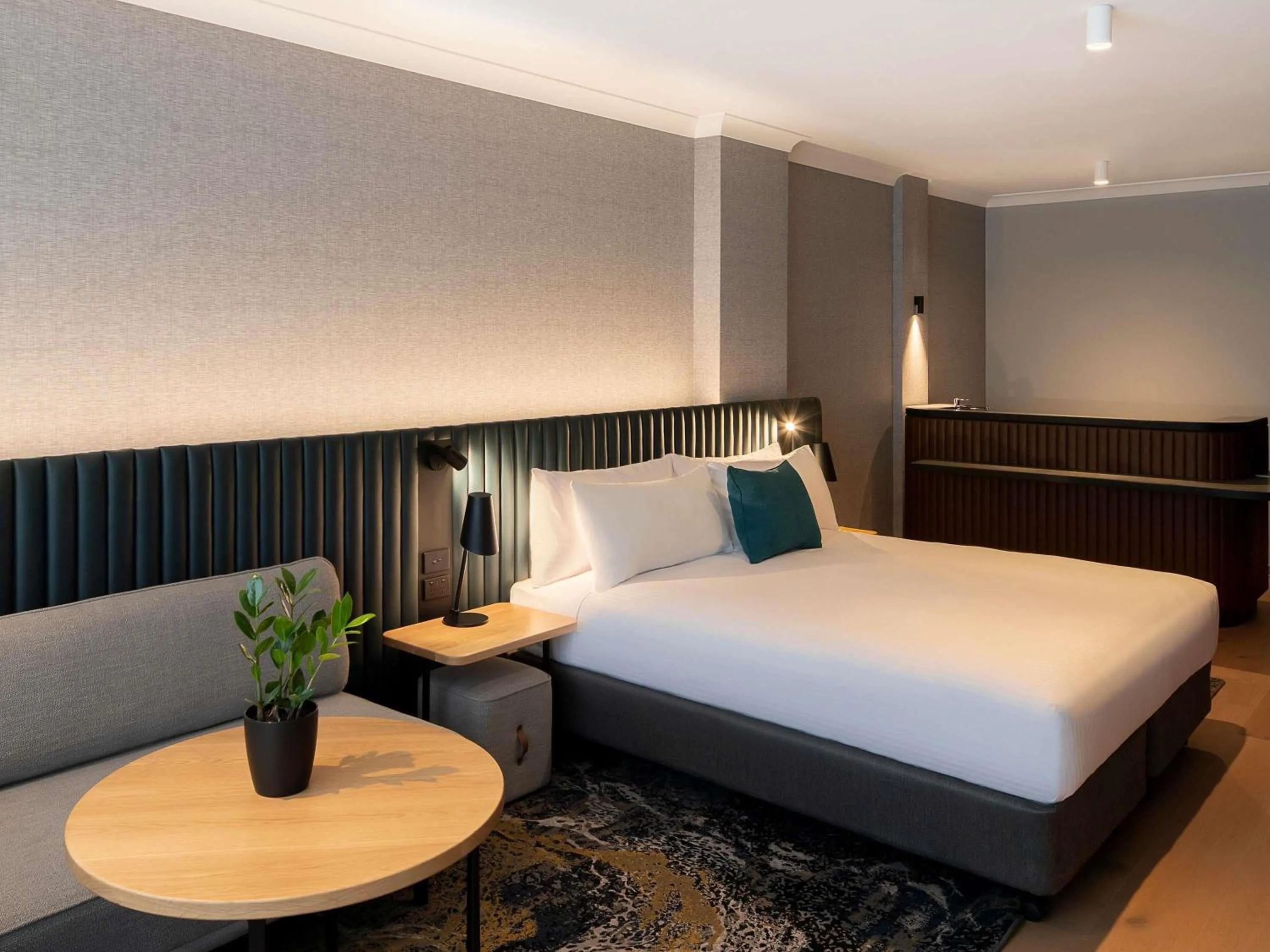 Bedroom, Bed in Novotel Sydney City Centre