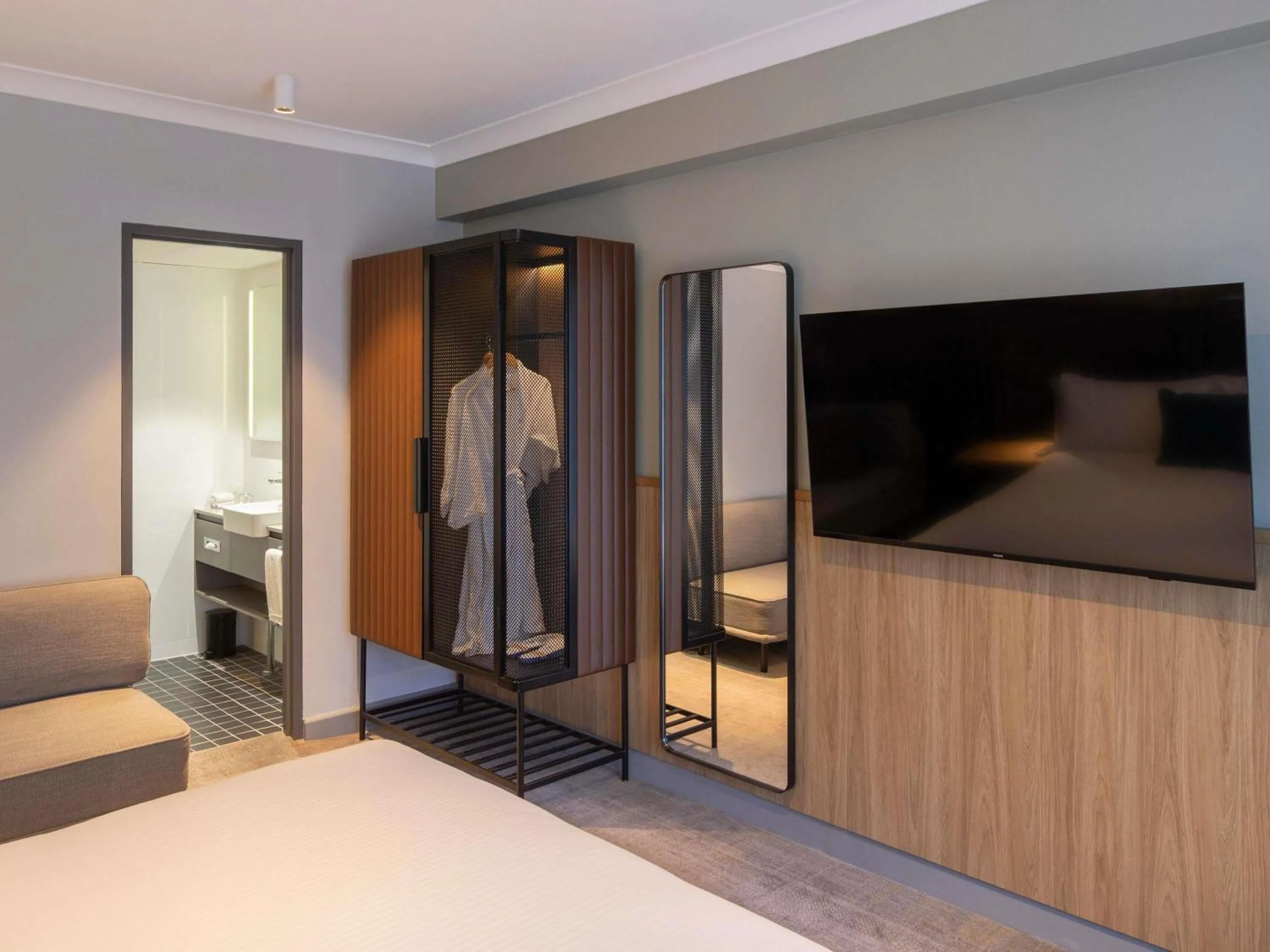 Bedroom, Bed in Novotel Sydney City Centre