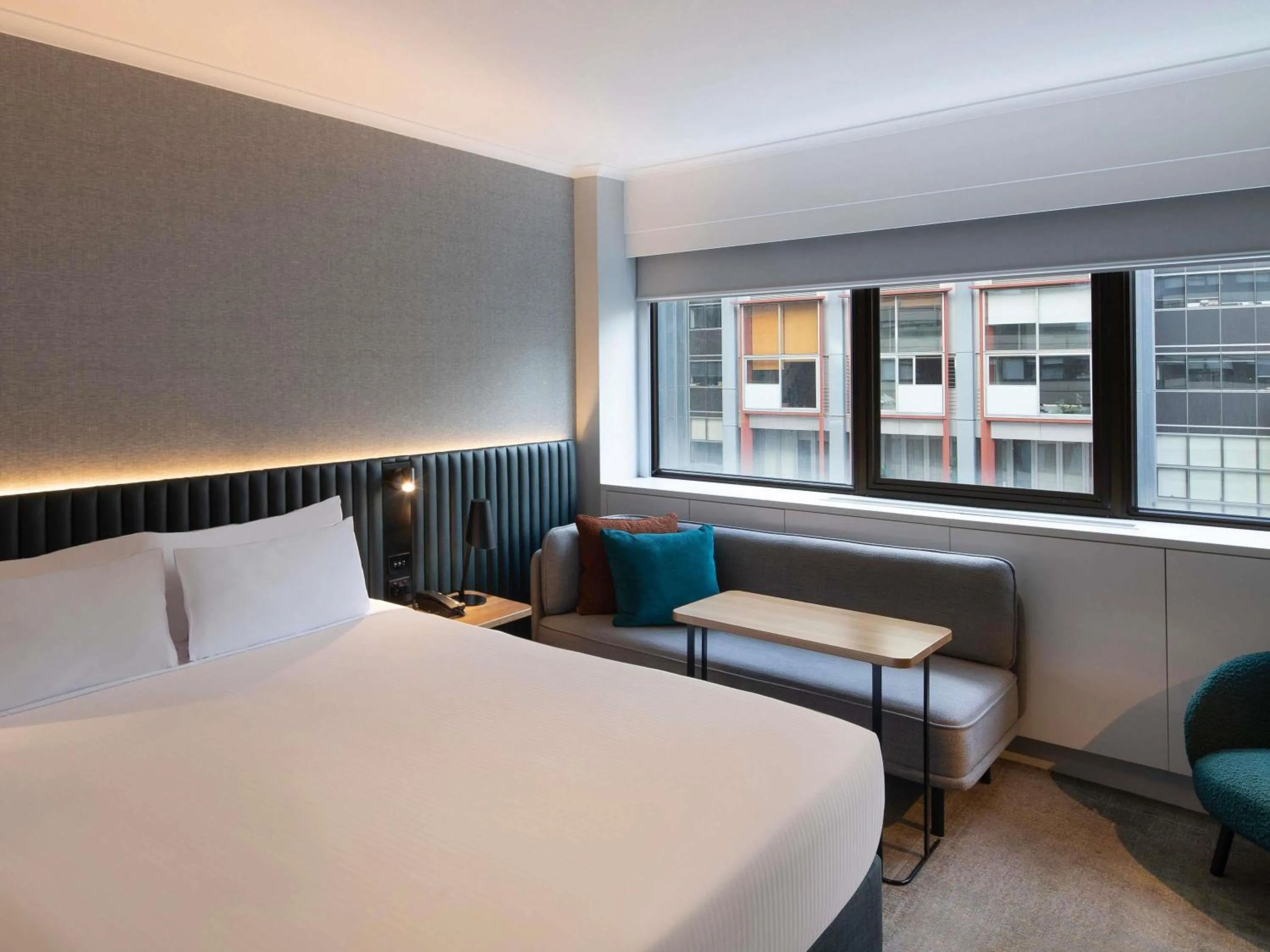 Bedroom, Bed in Novotel Sydney City Centre