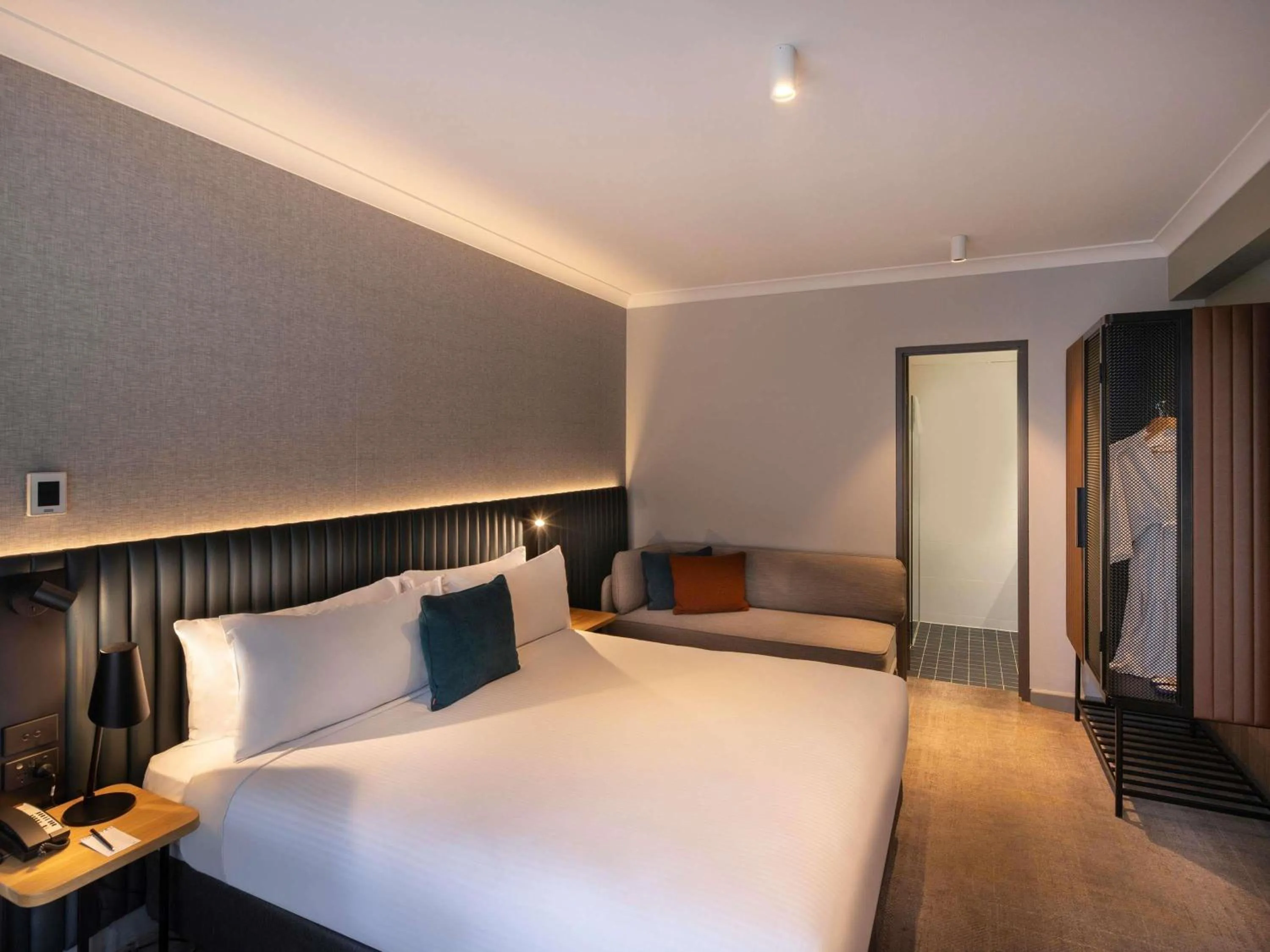 Bedroom, Bed in Novotel Sydney City Centre