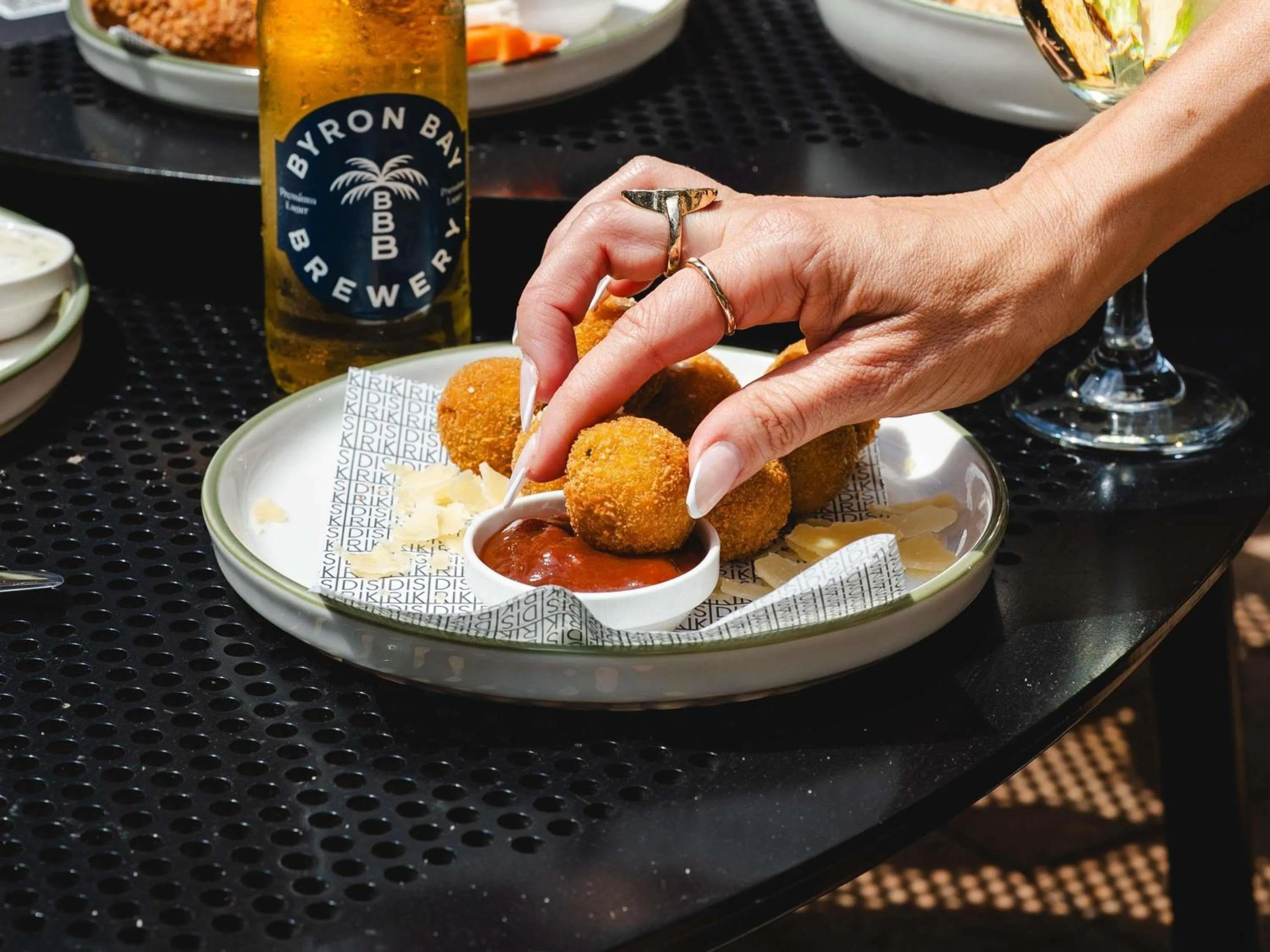 Lounge or bar in Mercure Sydney Macquarie Park