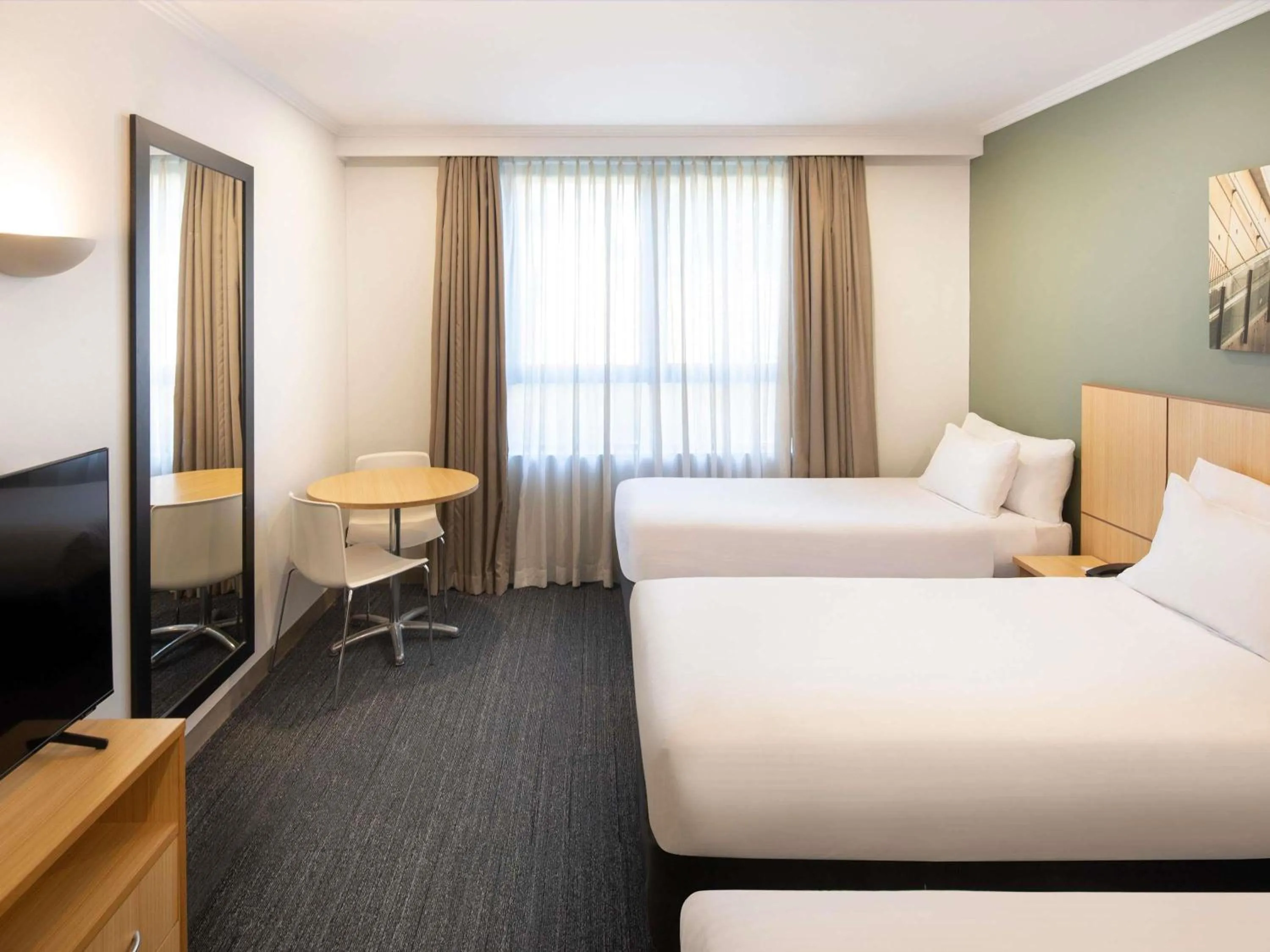 Bedroom, Bed in Mercure Sydney Macquarie Park