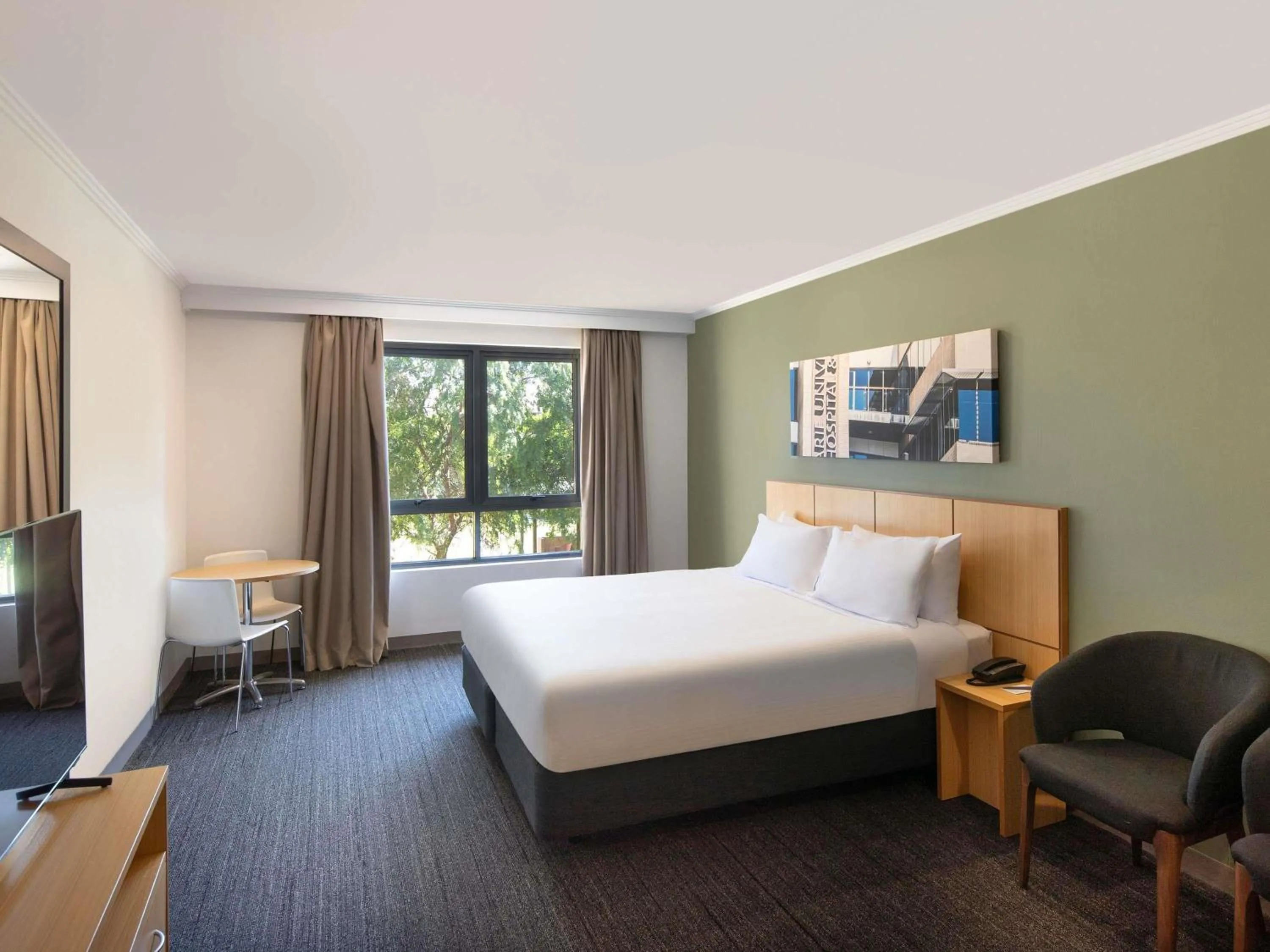 Bedroom, Bed in Mercure Sydney Macquarie Park