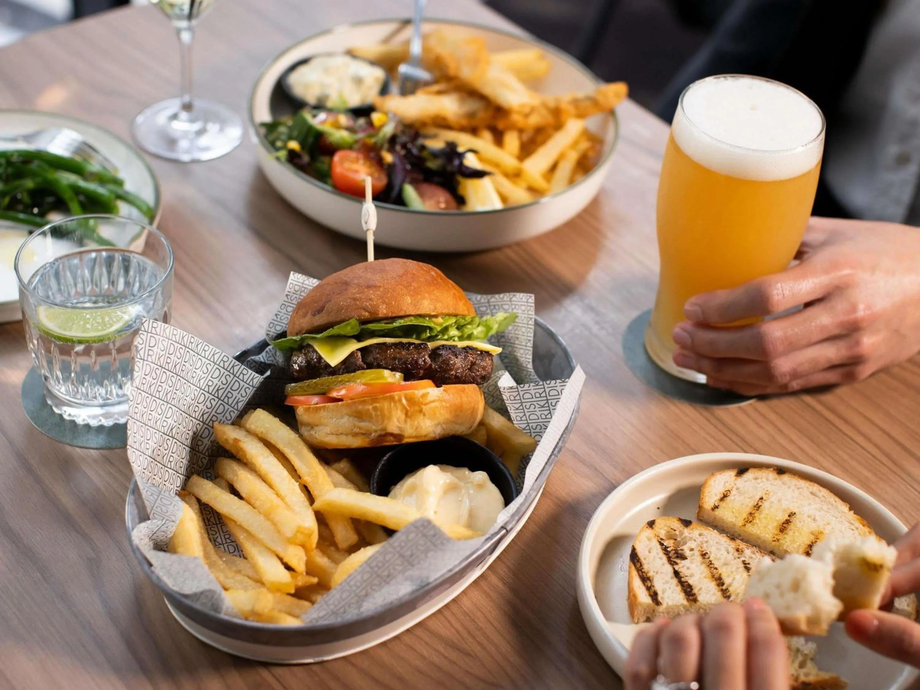 Restaurant/places to eat in Mercure Melbourne Southbank