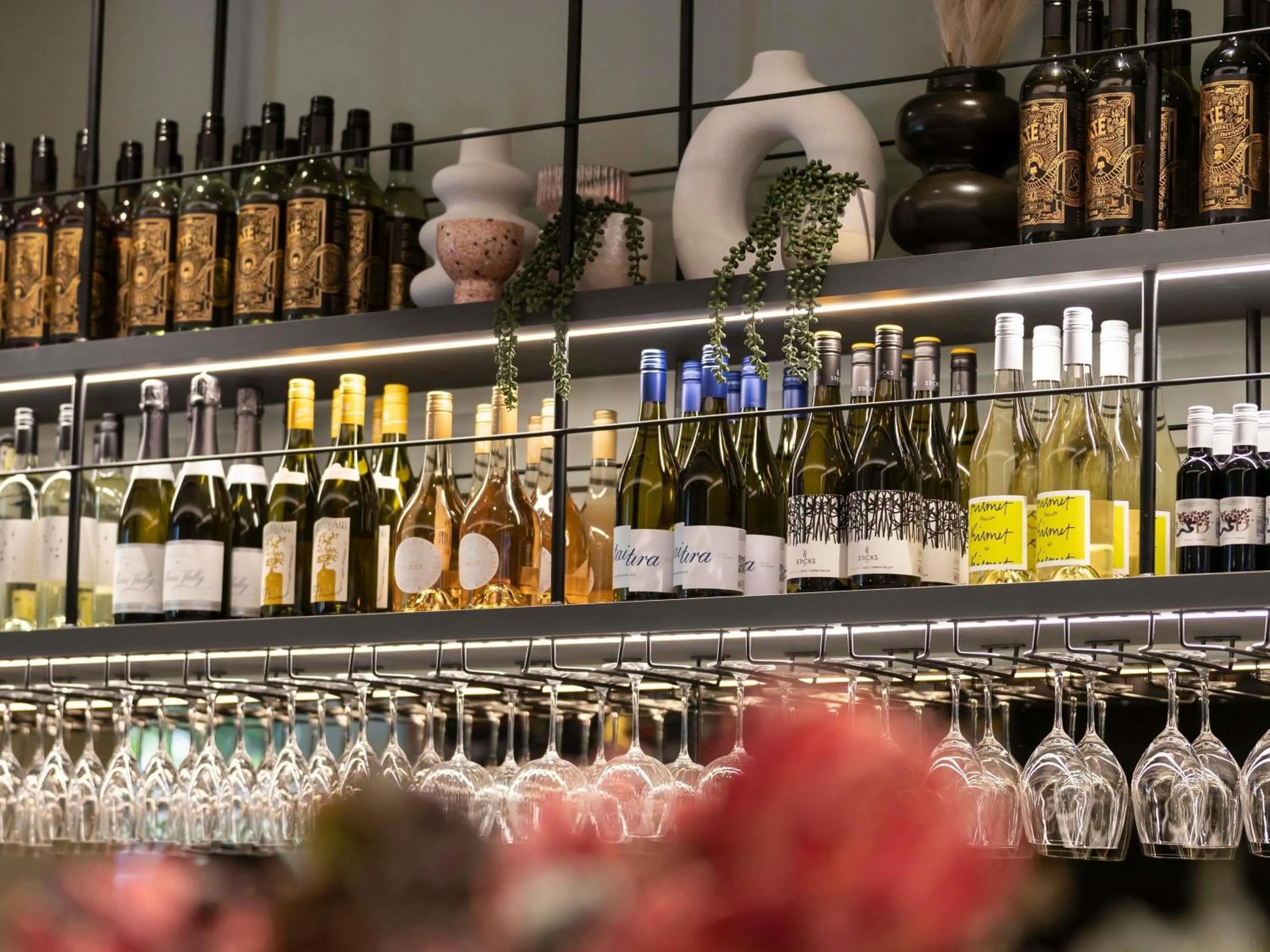 Lounge or bar in Mercure Melbourne Southbank