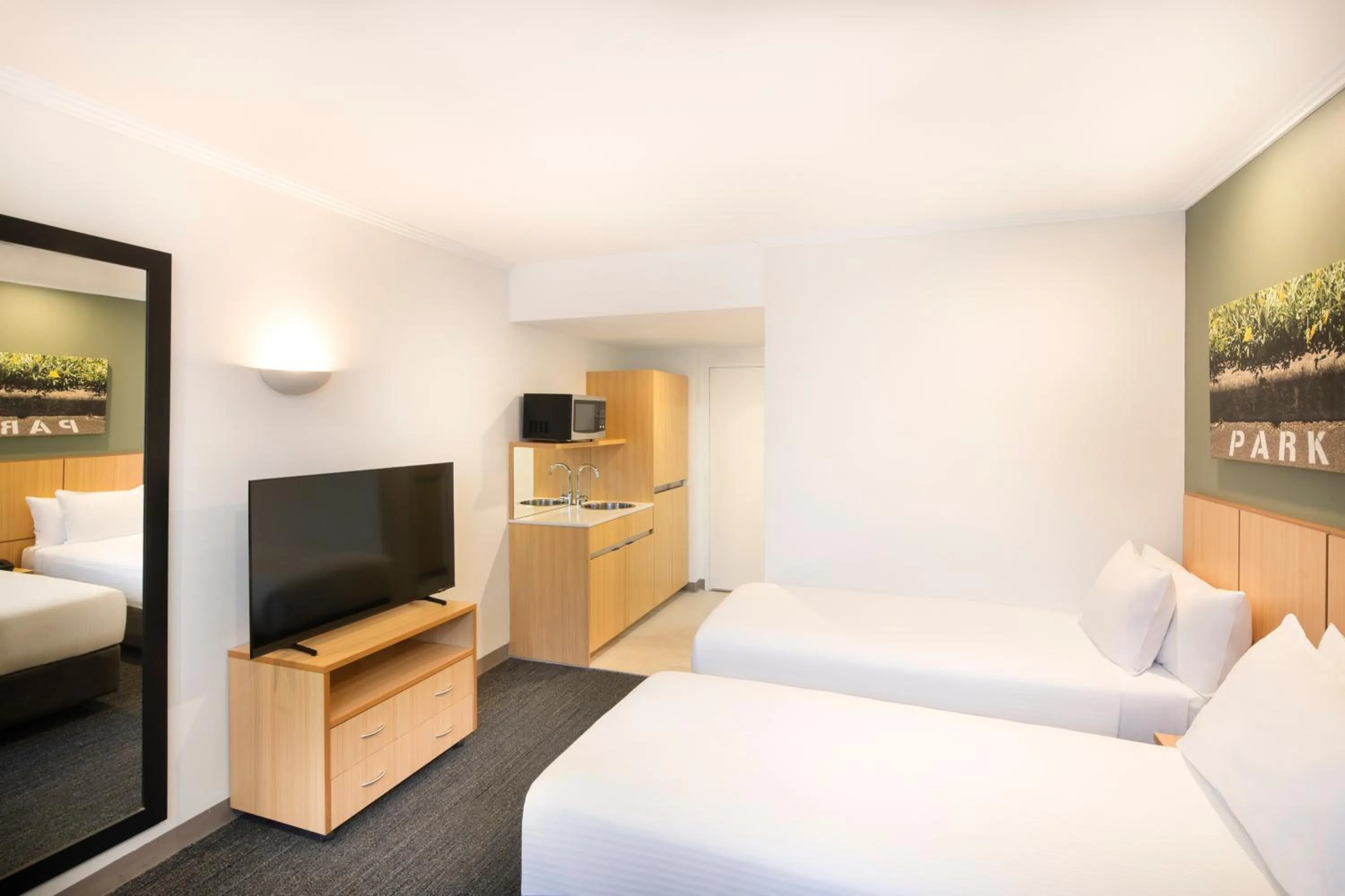 Bed in Mercure Melbourne Southbank