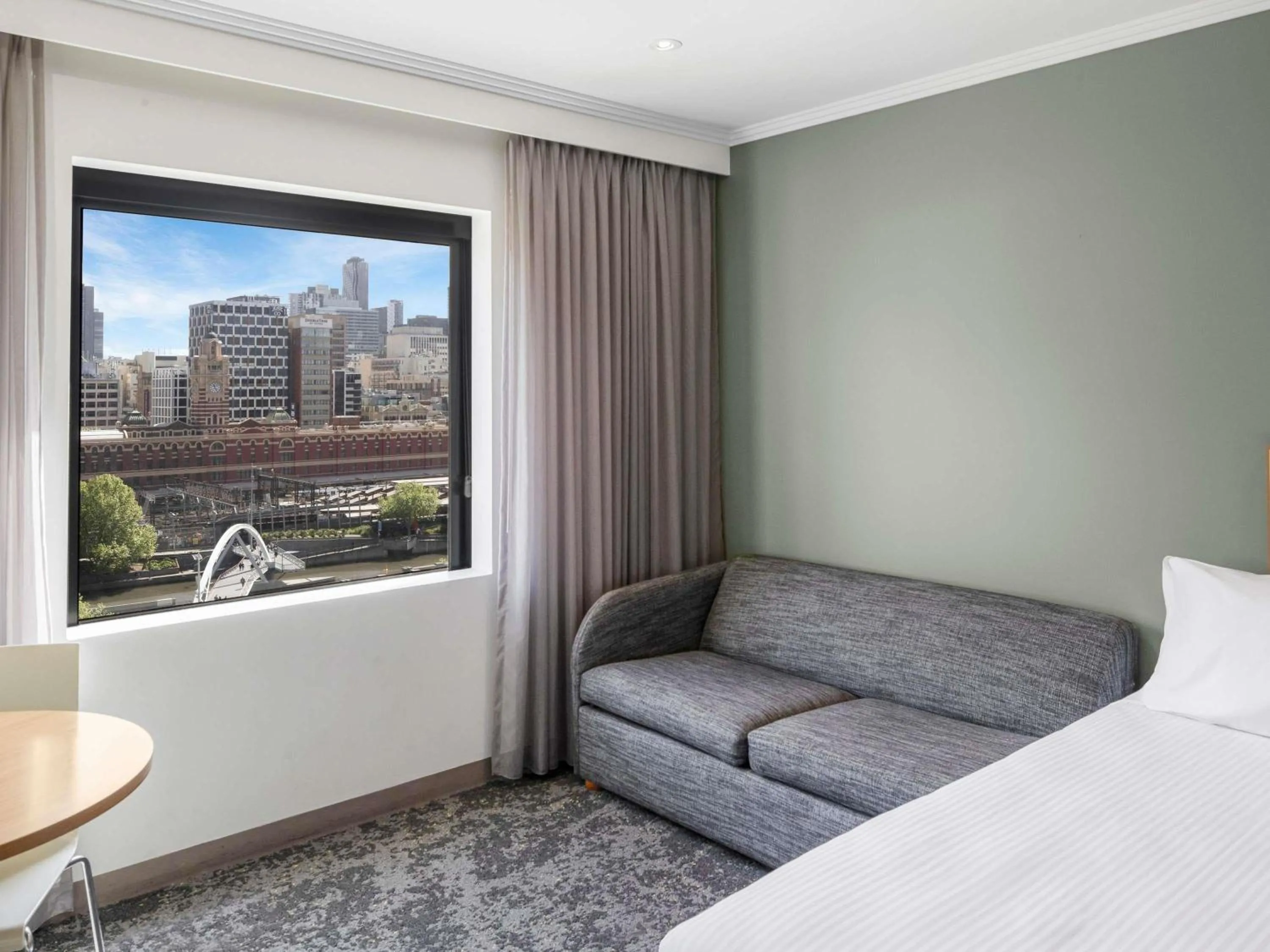 Bedroom, Bed in Mercure Melbourne Southbank