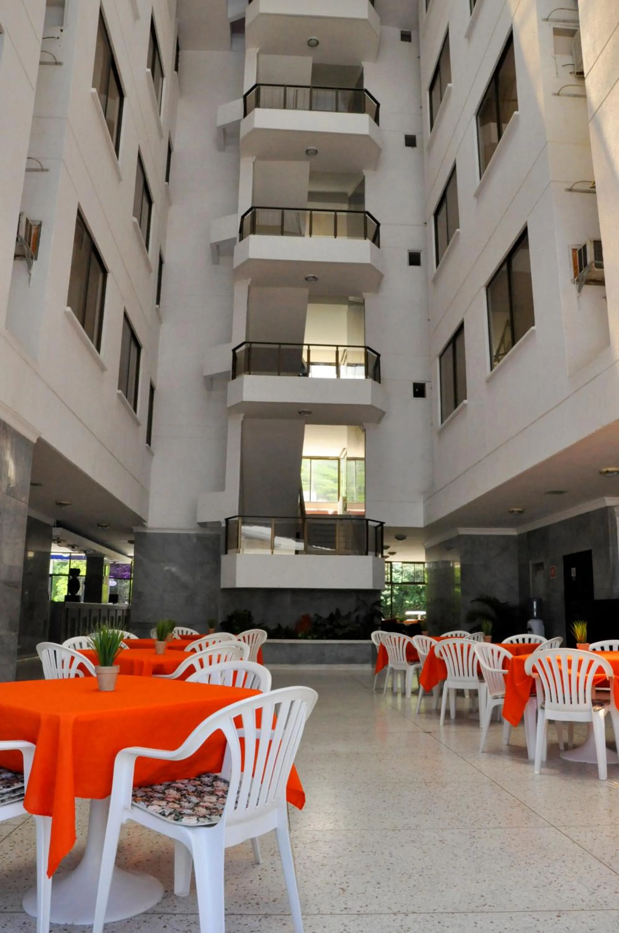 Lounge or bar, Restaurant/Places to Eat in Hotel Yuldama Rodadero Inn