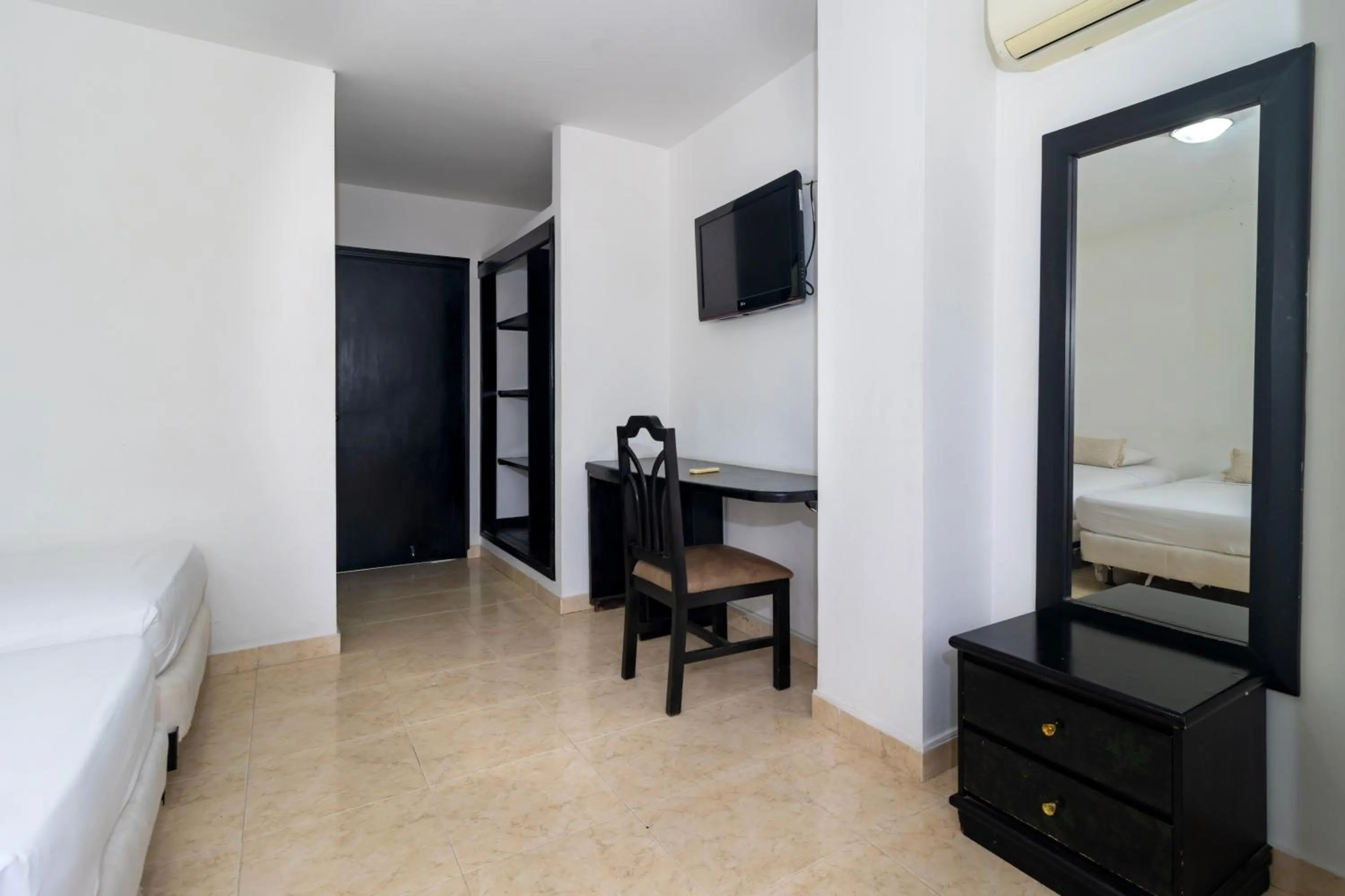 Bed in Hotel Axis Inn By GEH Suites