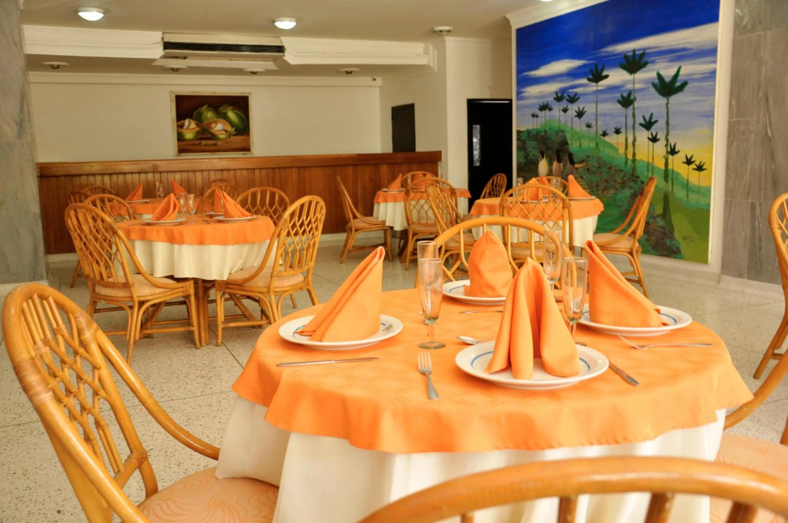 Restaurant/Places to Eat in Hotel Yuldama Rodadero Inn
