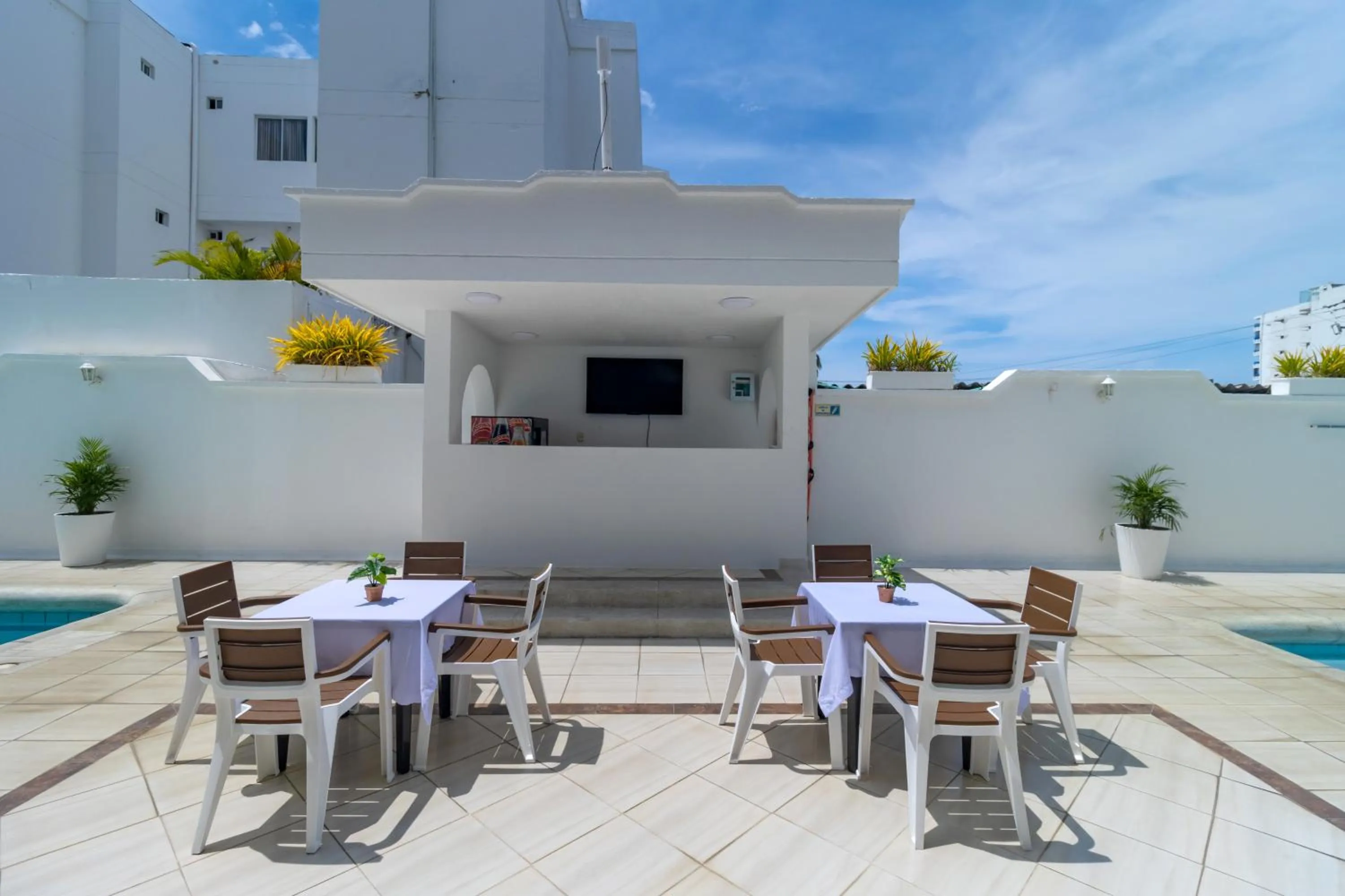 Balcony/Terrace in Hotel Axis Inn By GEH Suites