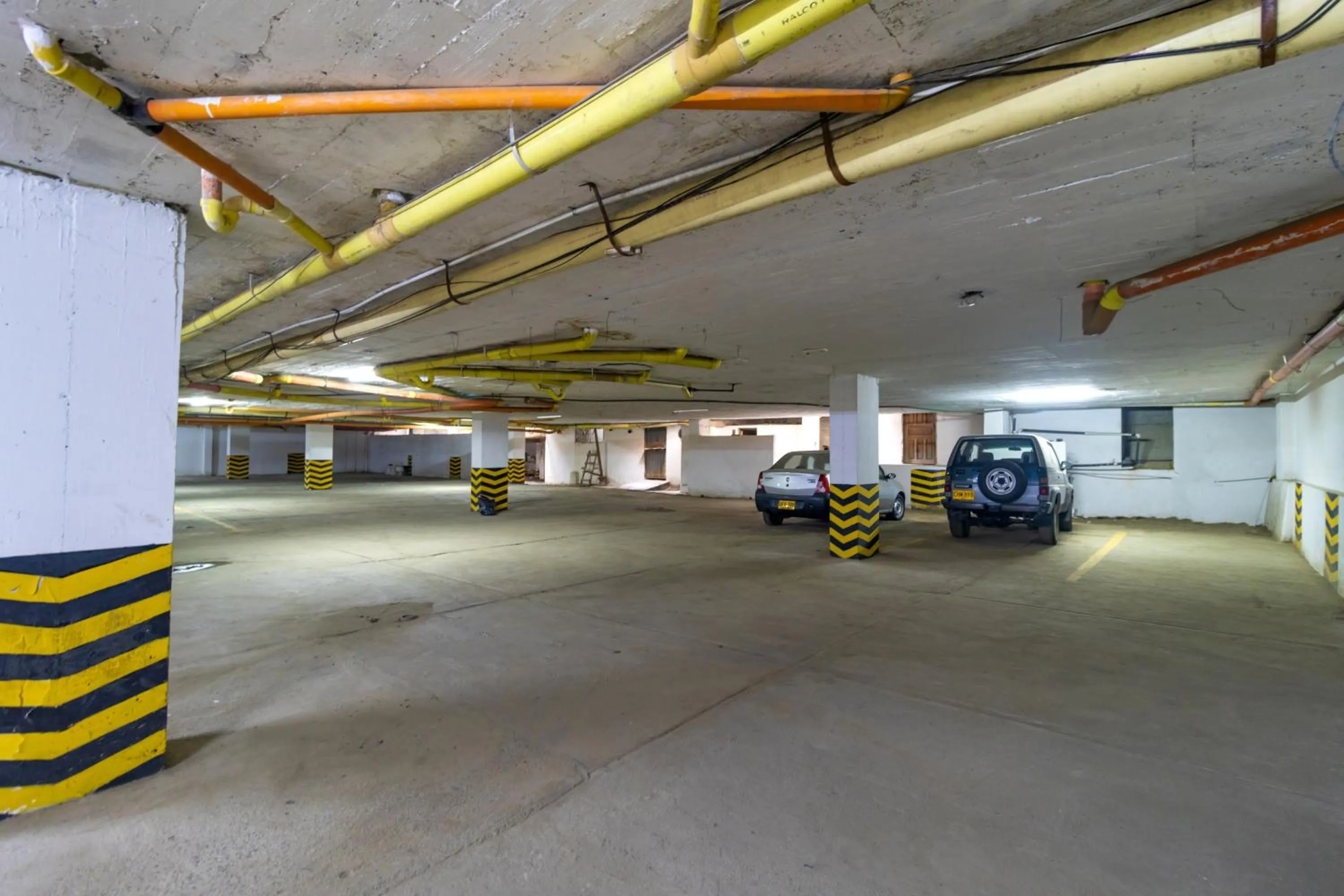 Parking in Hotel Axis Inn By GEH Suites