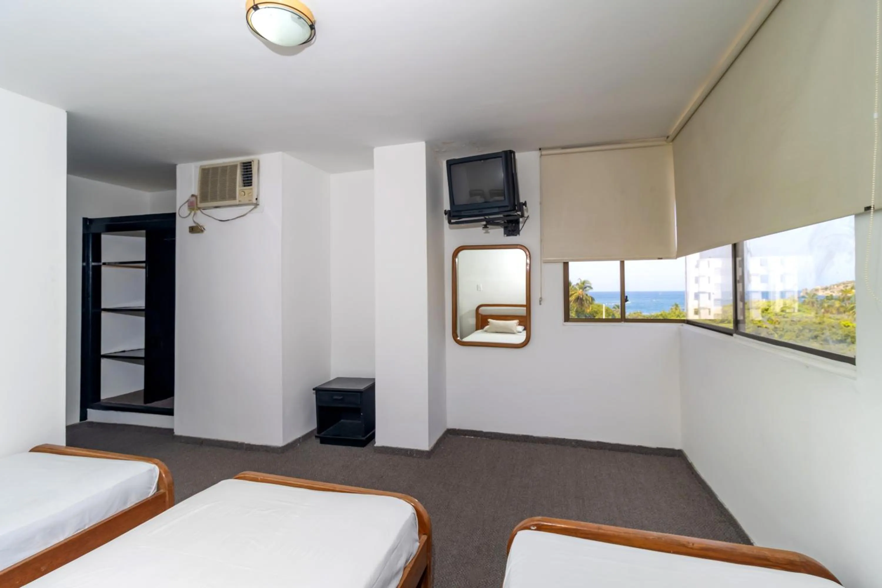 Bed in Hotel Axis Inn By GEH Suites