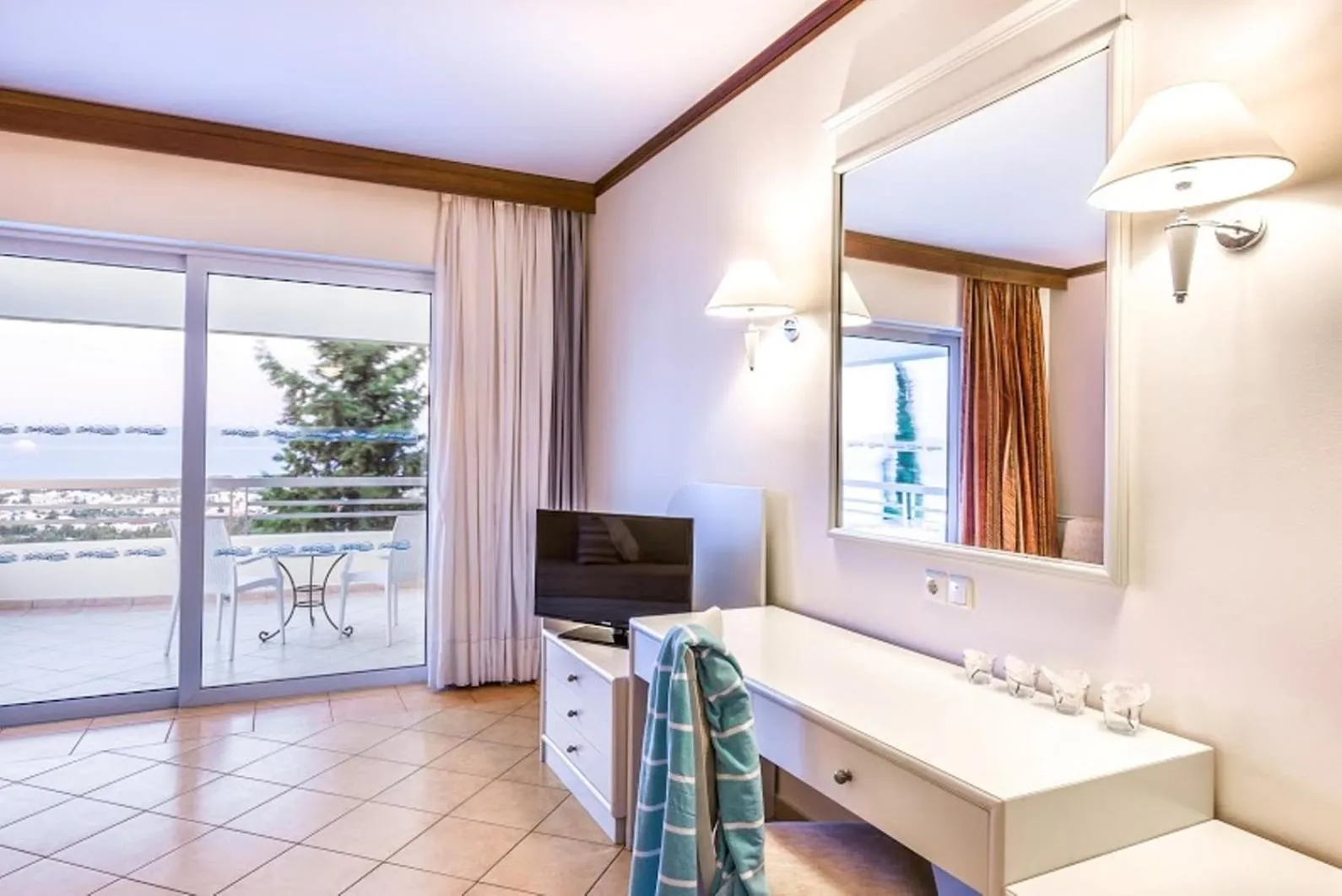 TV and multimedia in Kipriotis Aqualand Hotel