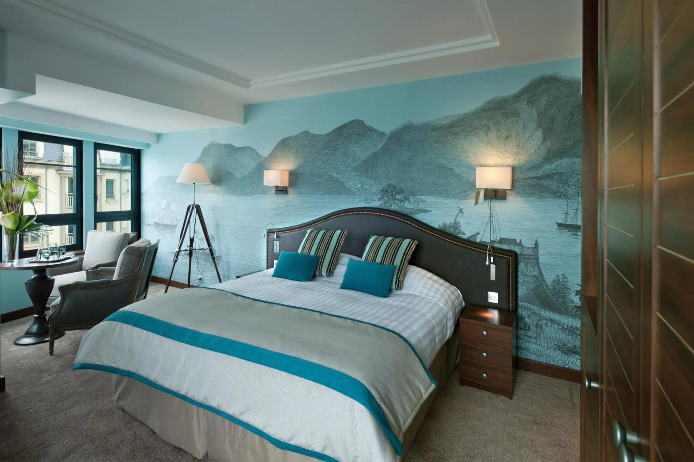 Bed in Hôtel Le Nouveau Monde