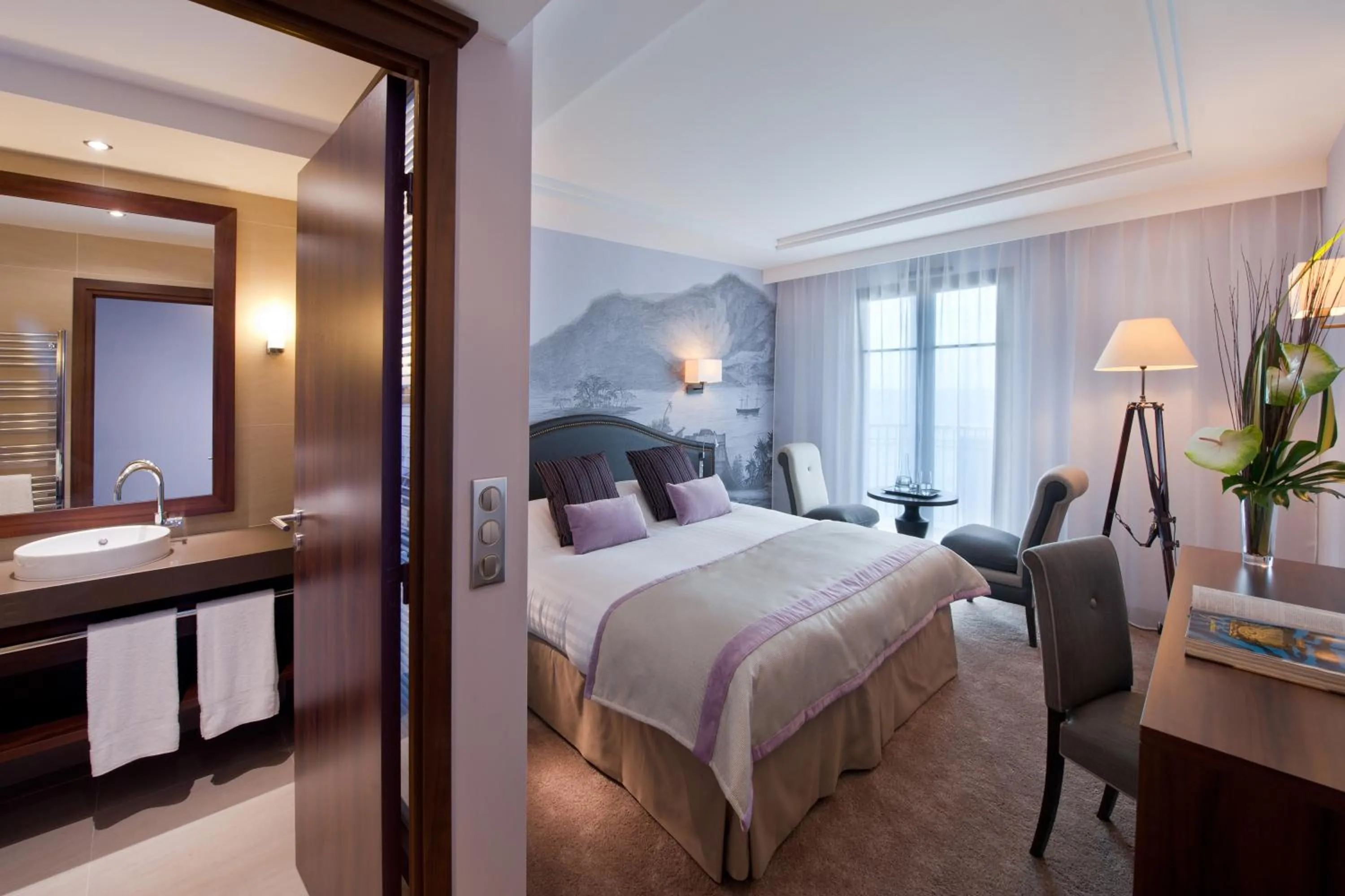 Bed in Hôtel Le Nouveau Monde