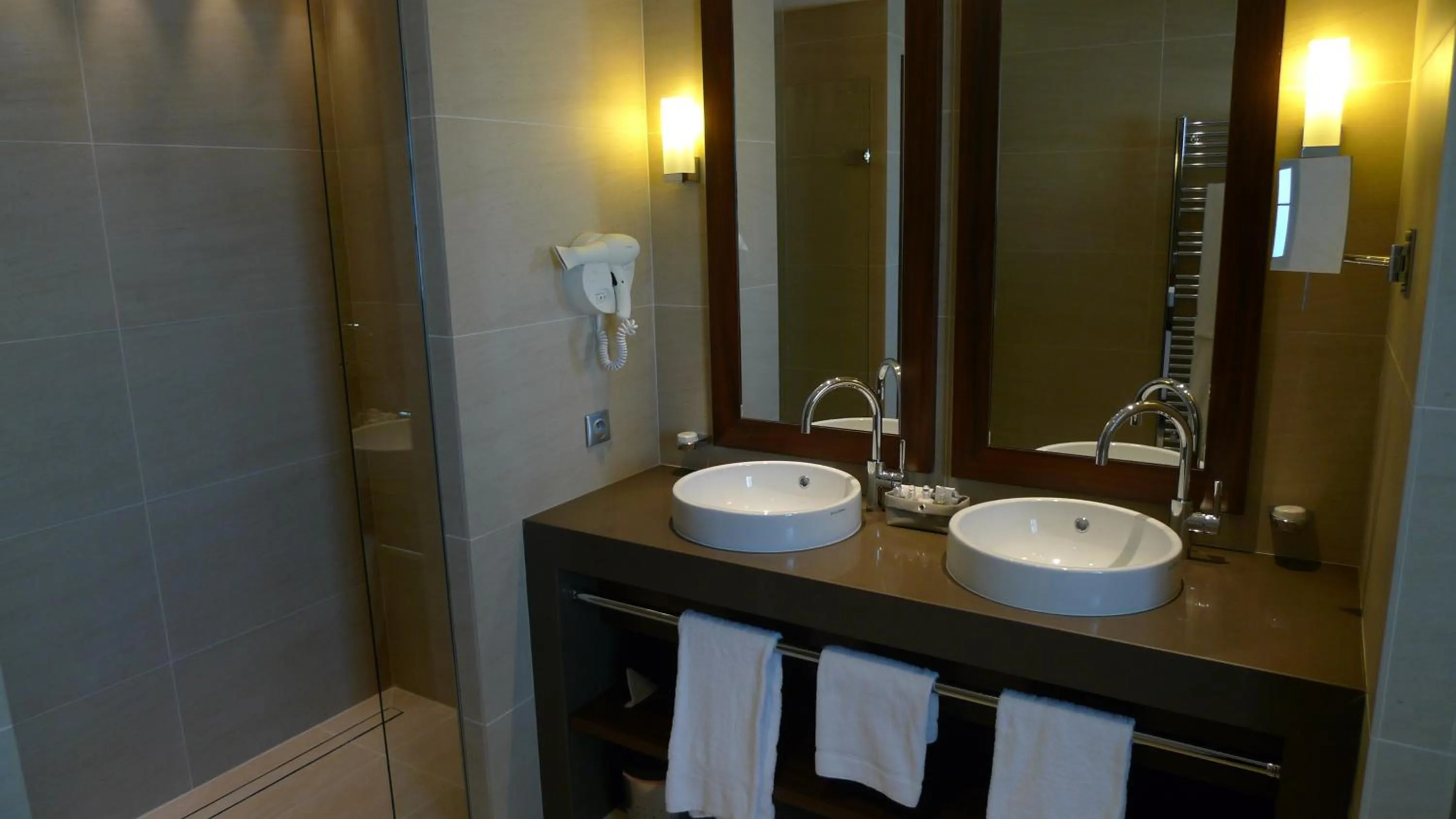 Bathroom in Hôtel Le Nouveau Monde