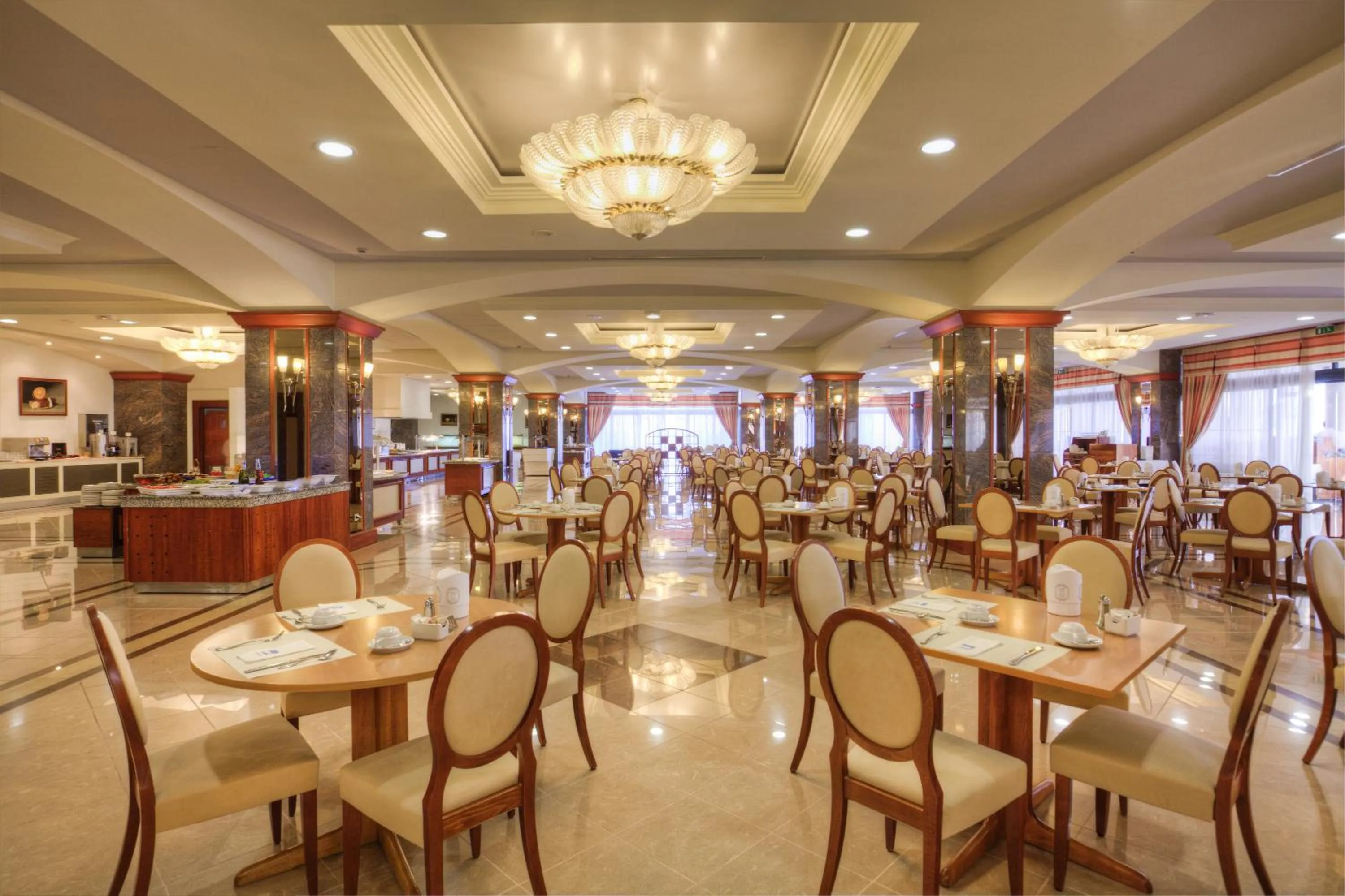 Restaurant/places to eat in Kipriotis Panorama Hotel & Suites
