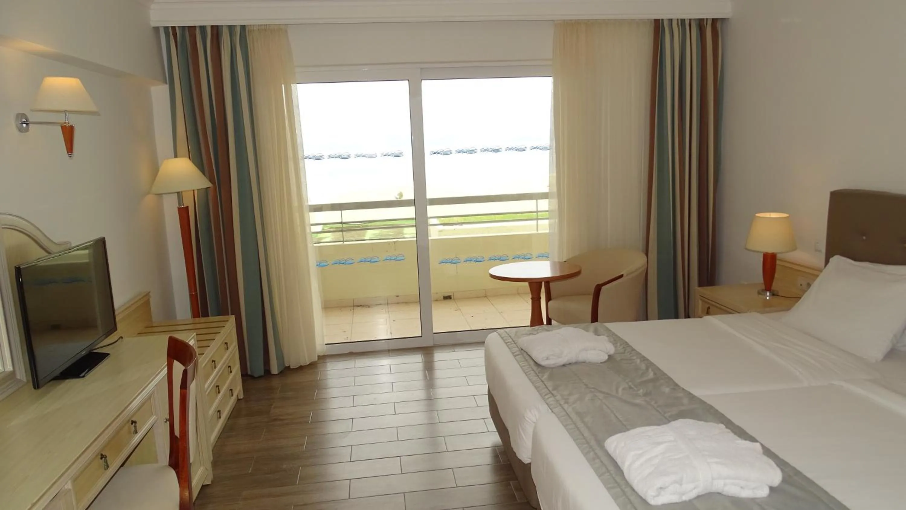 Bedroom, Bed in Kipriotis Panorama Hotel & Suites