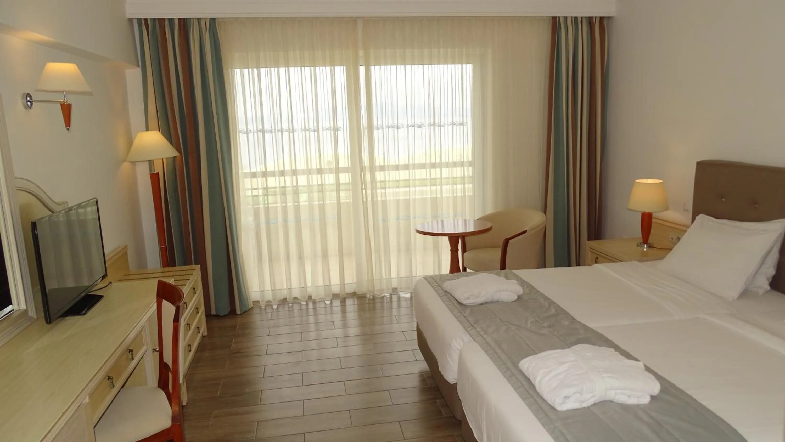 Bedroom, Bed in Kipriotis Panorama Hotel & Suites