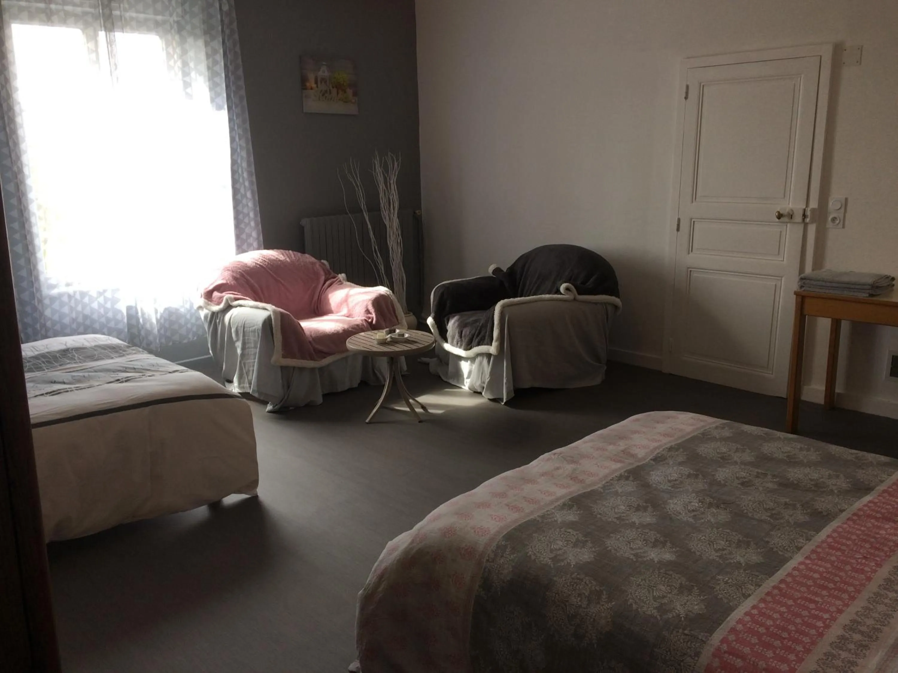 Bed in Chambres " Orchidées "