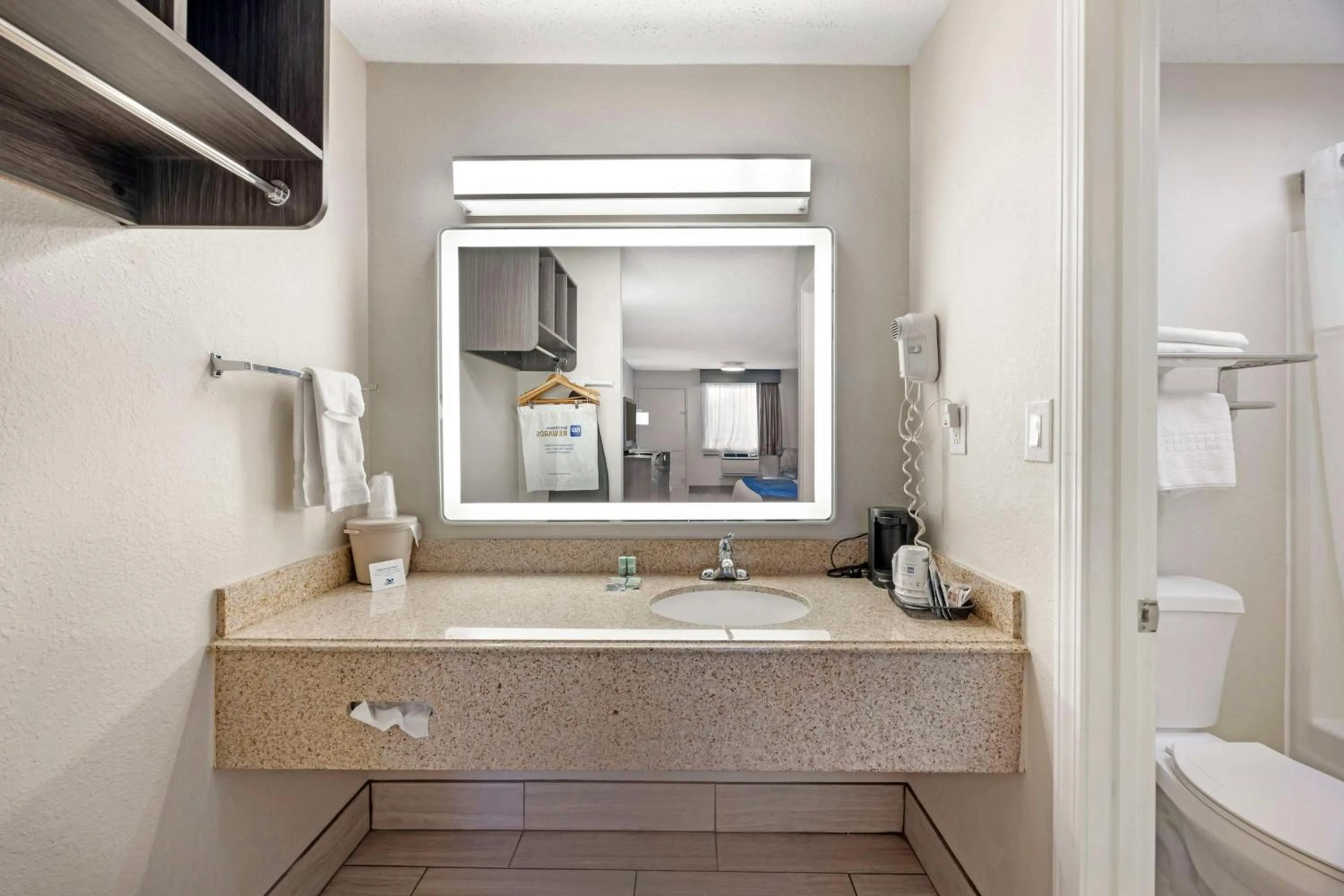 Bathroom in Best Western Dickson