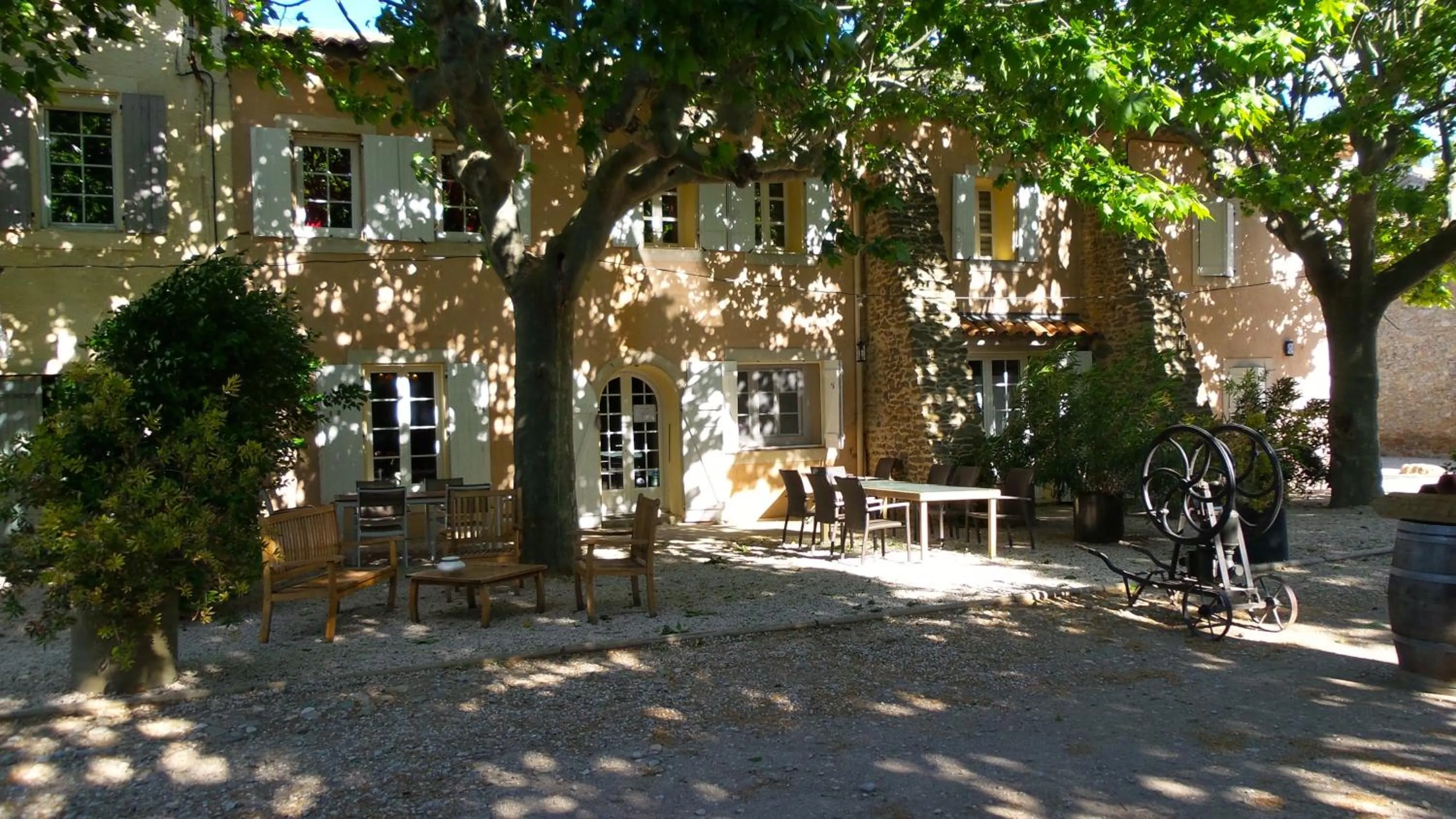 Facade/entrance in Chateau Le Vergel Authenac