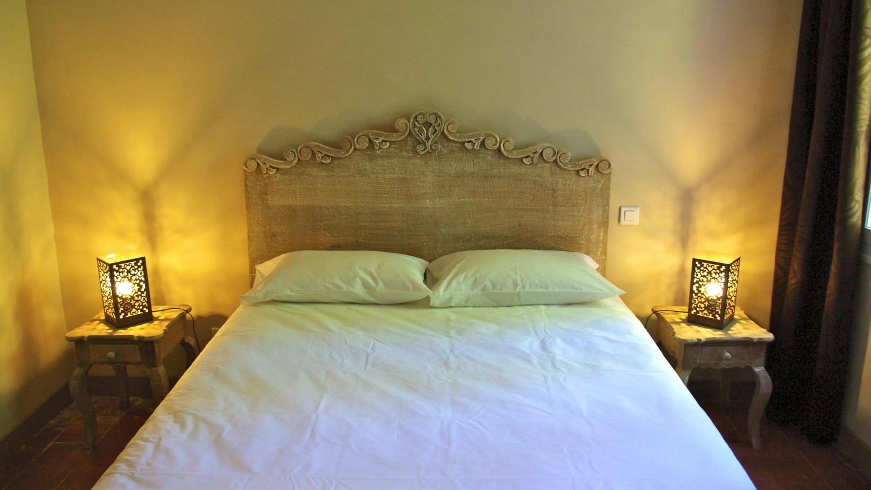 Bed in Chateau Le Vergel Authenac