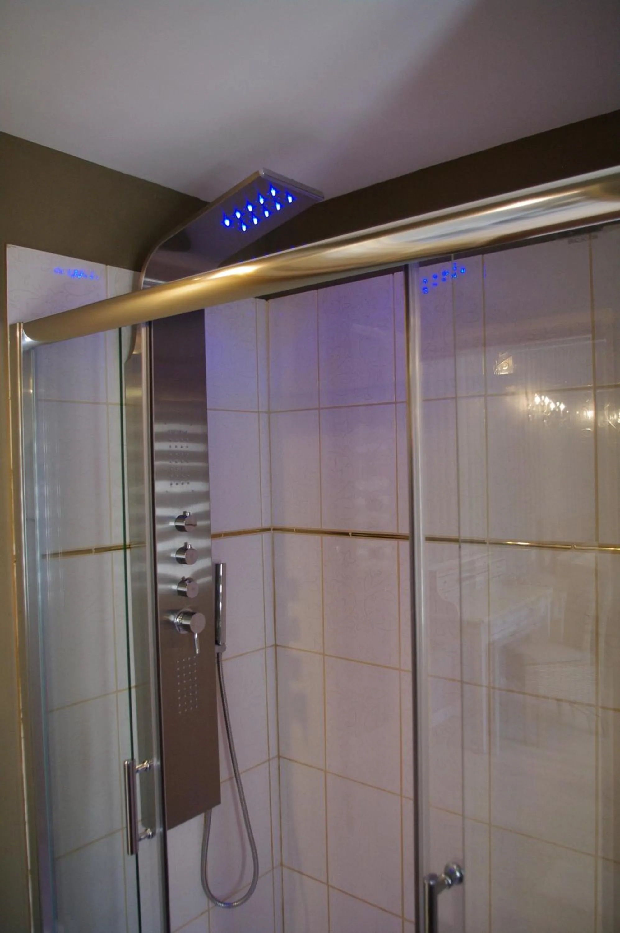 Bathroom in Chateau Le Vergel Authenac