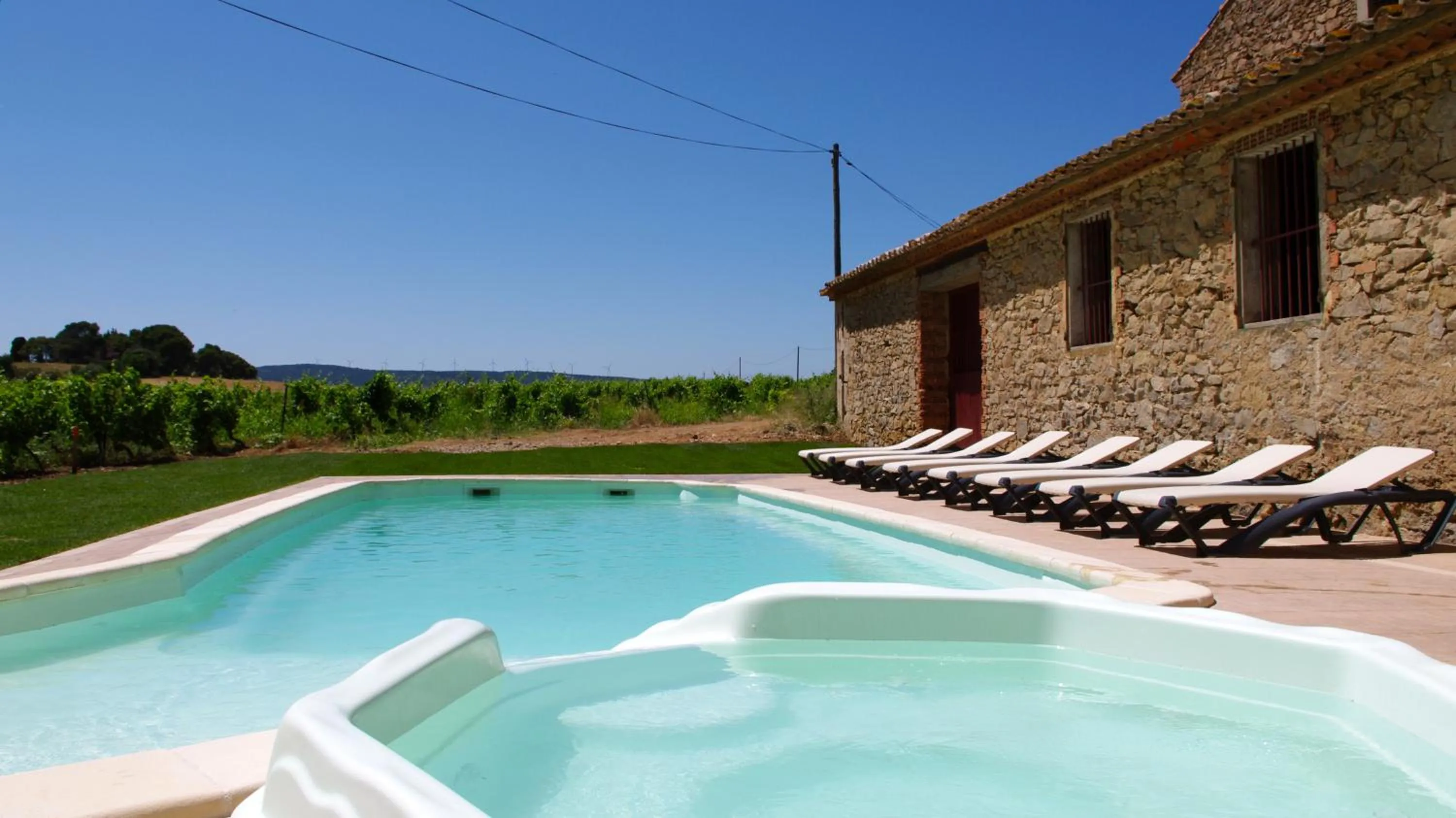 Swimming pool in Chateau Le Vergel Authenac