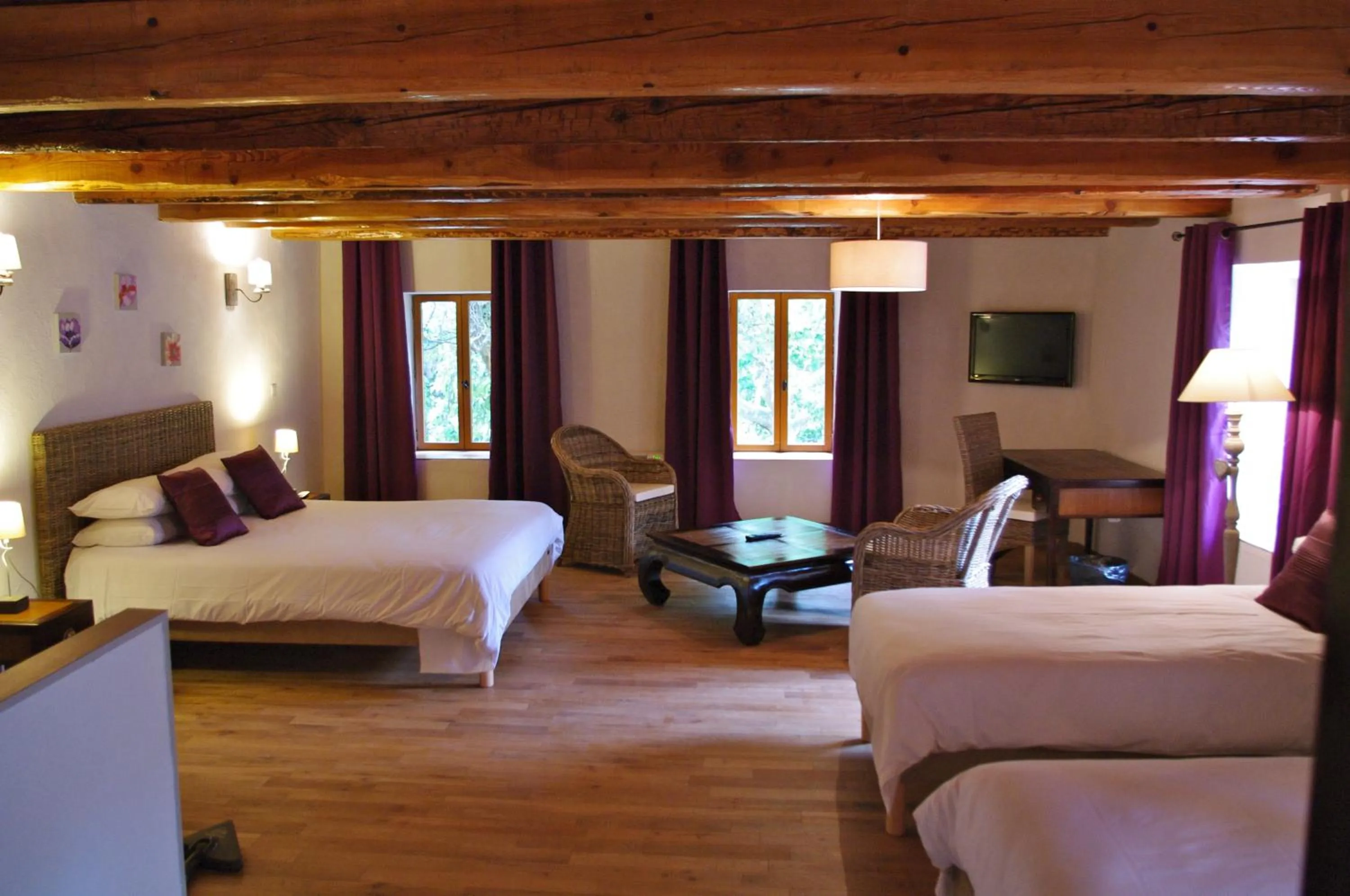 Photo of the whole room in Chateau Le Vergel Authenac