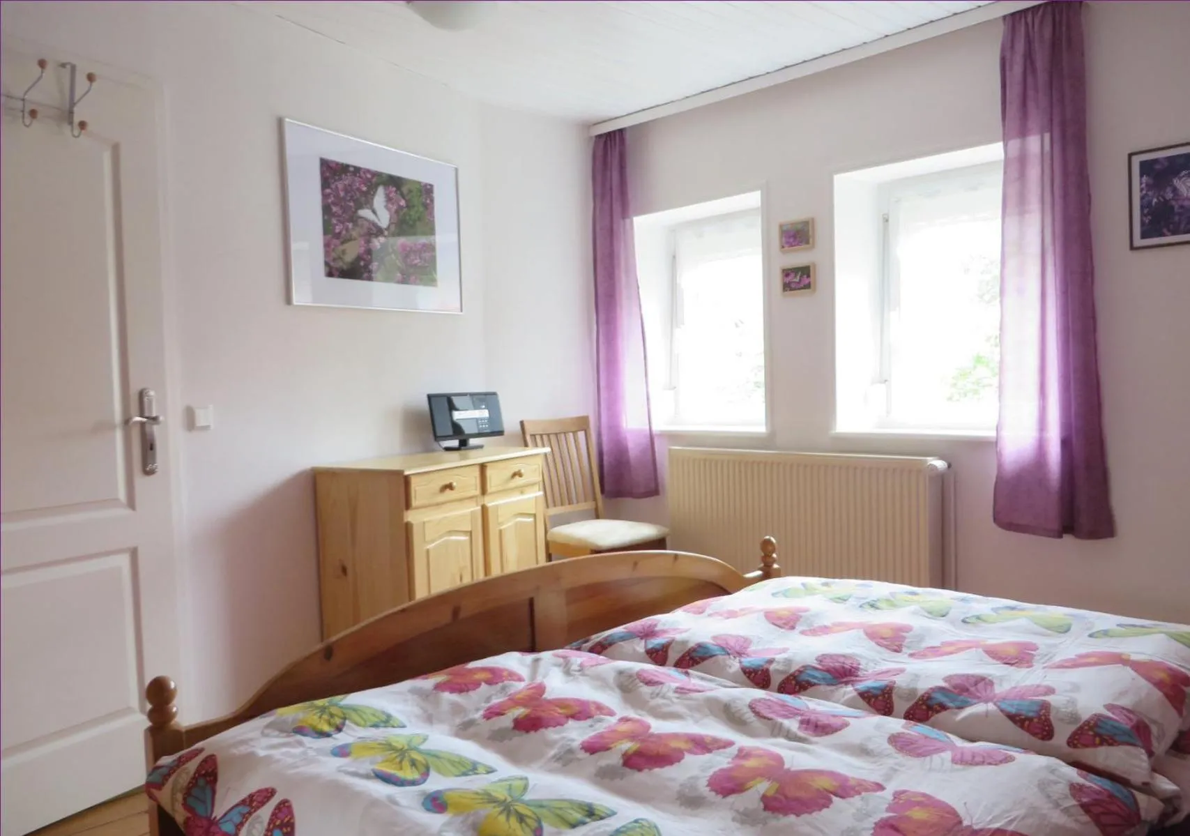 Day, Bed in Petit Papillon