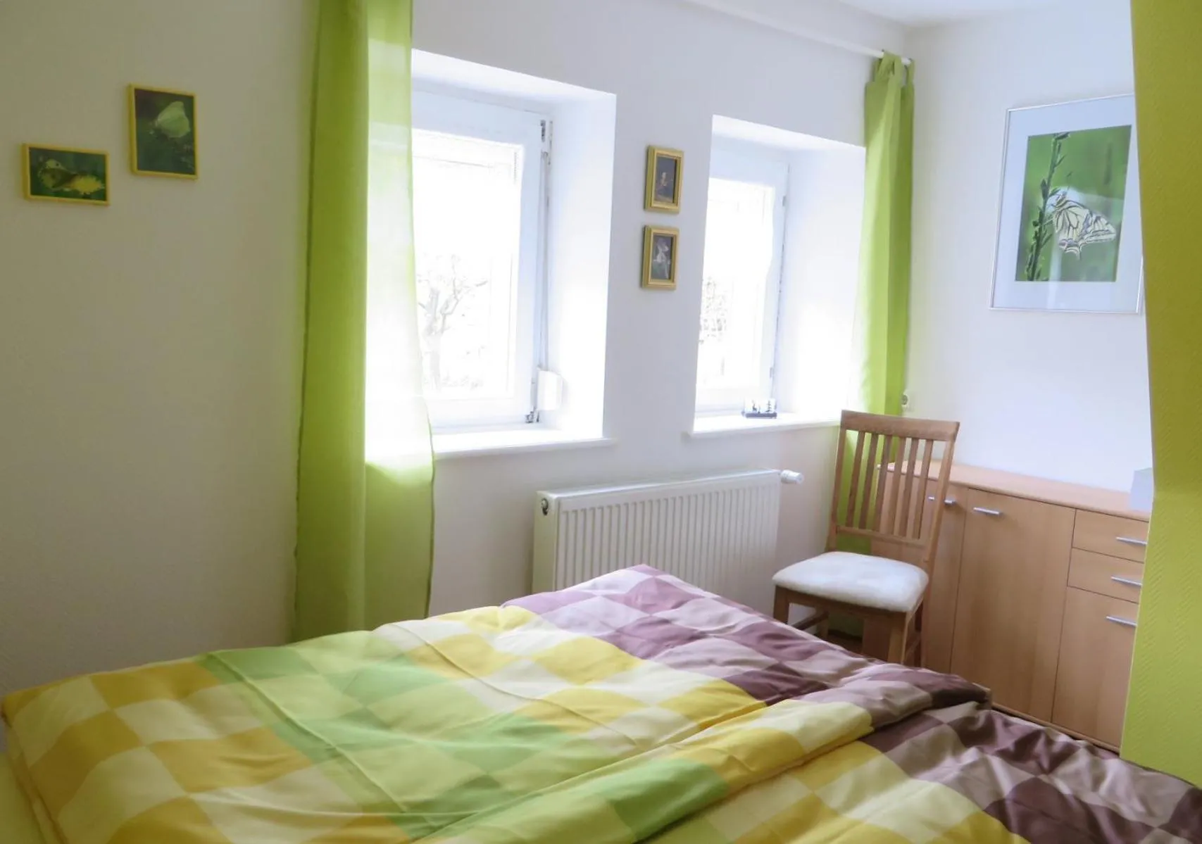 Day, Bed in Petit Papillon
