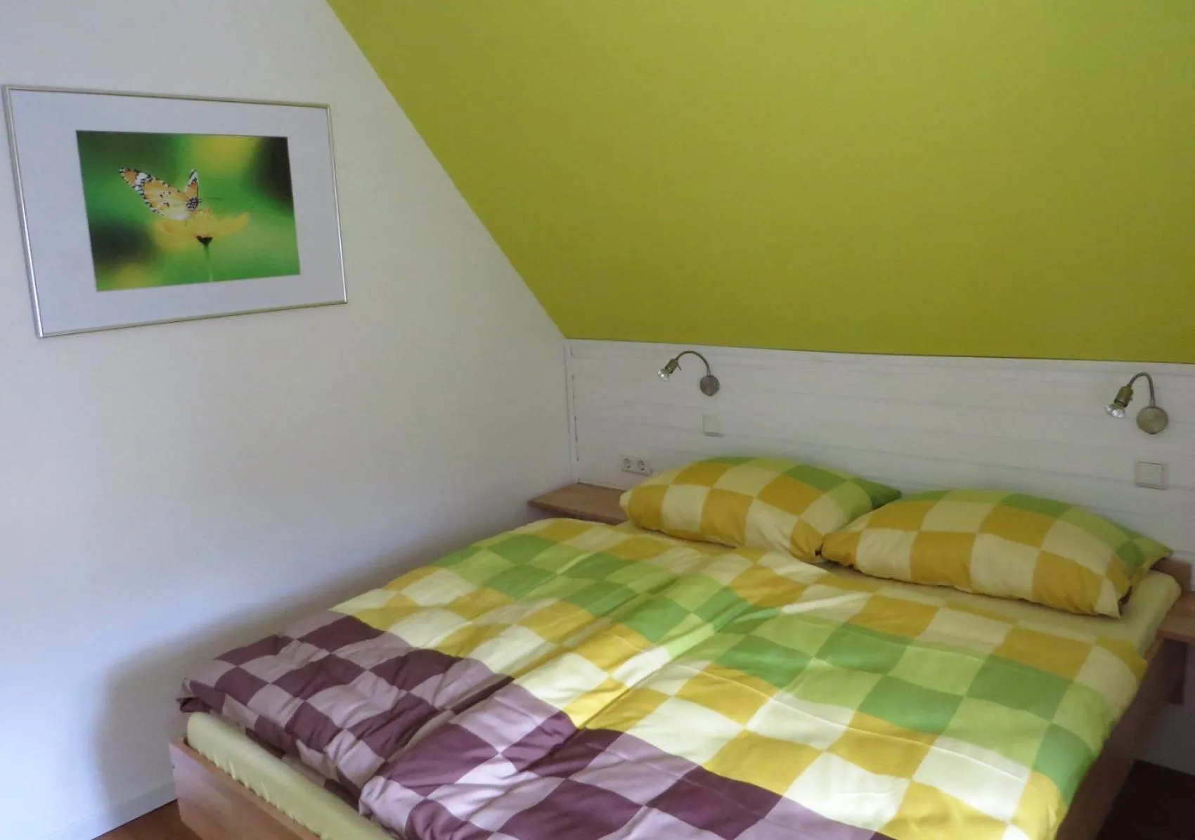 Day, Bed in Petit Papillon