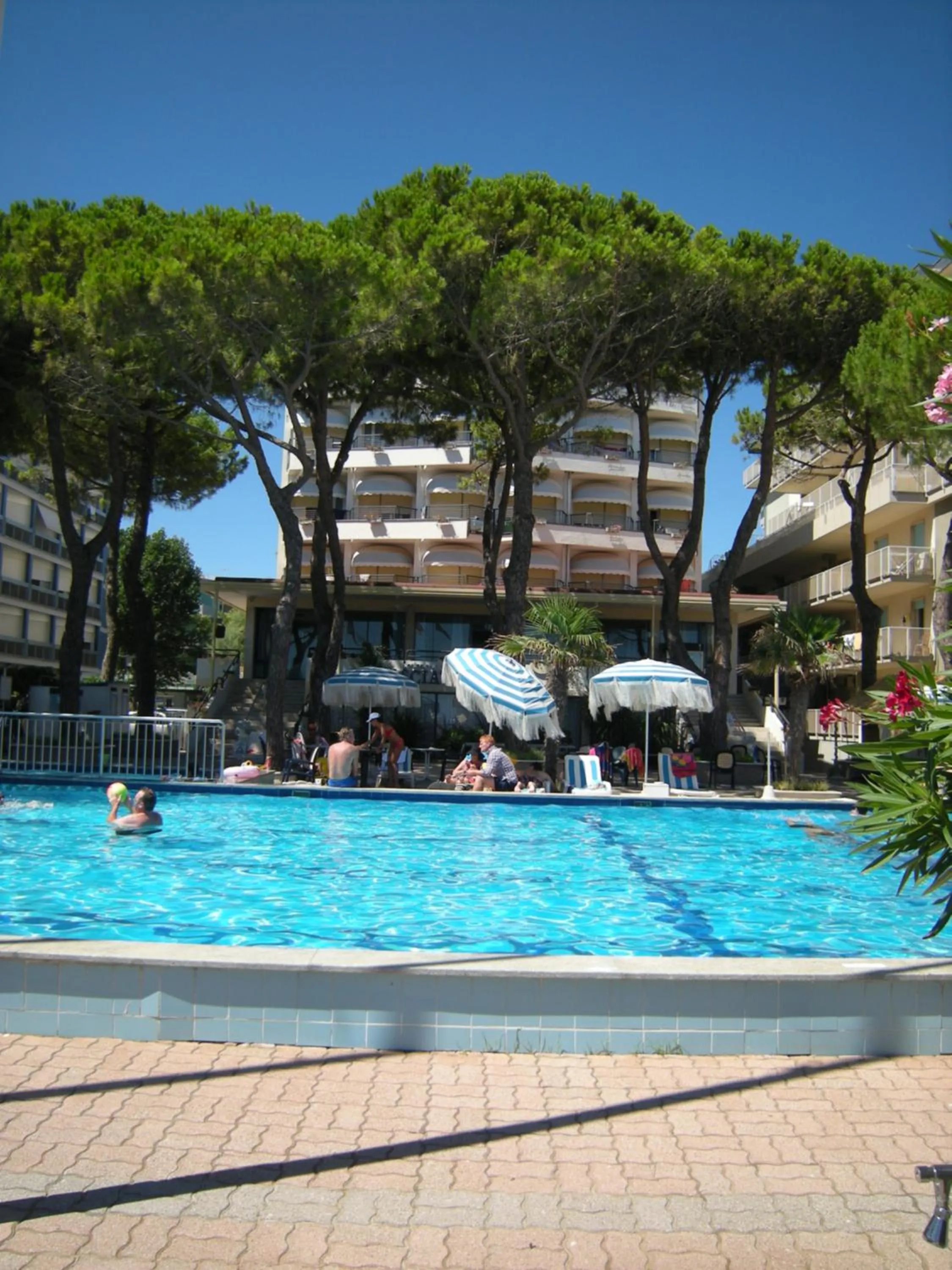 Swimming pool in Hotel Ambasciatori Palace