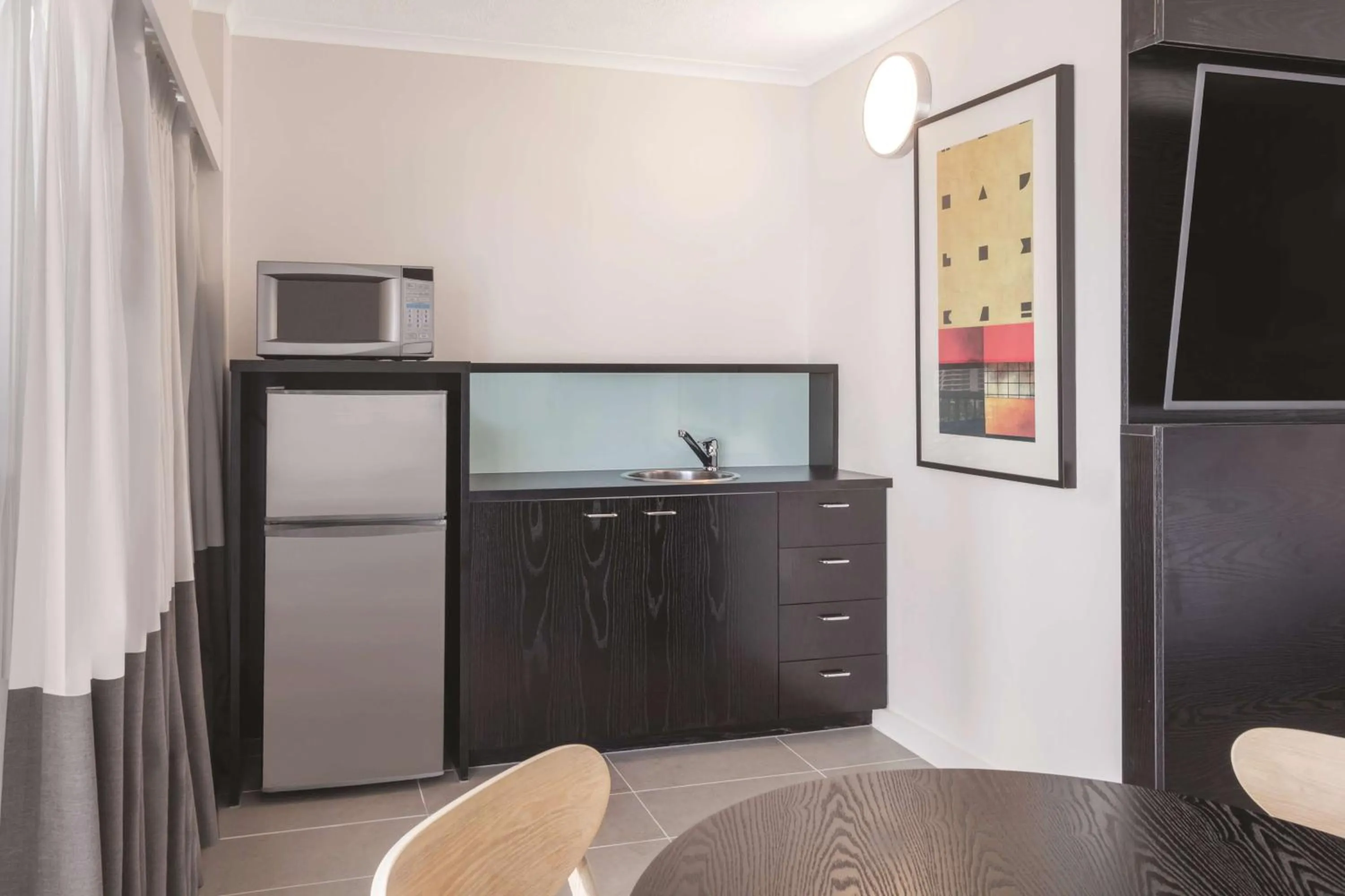 Kitchen or kitchenette in Vibe Hotel Gold Coast