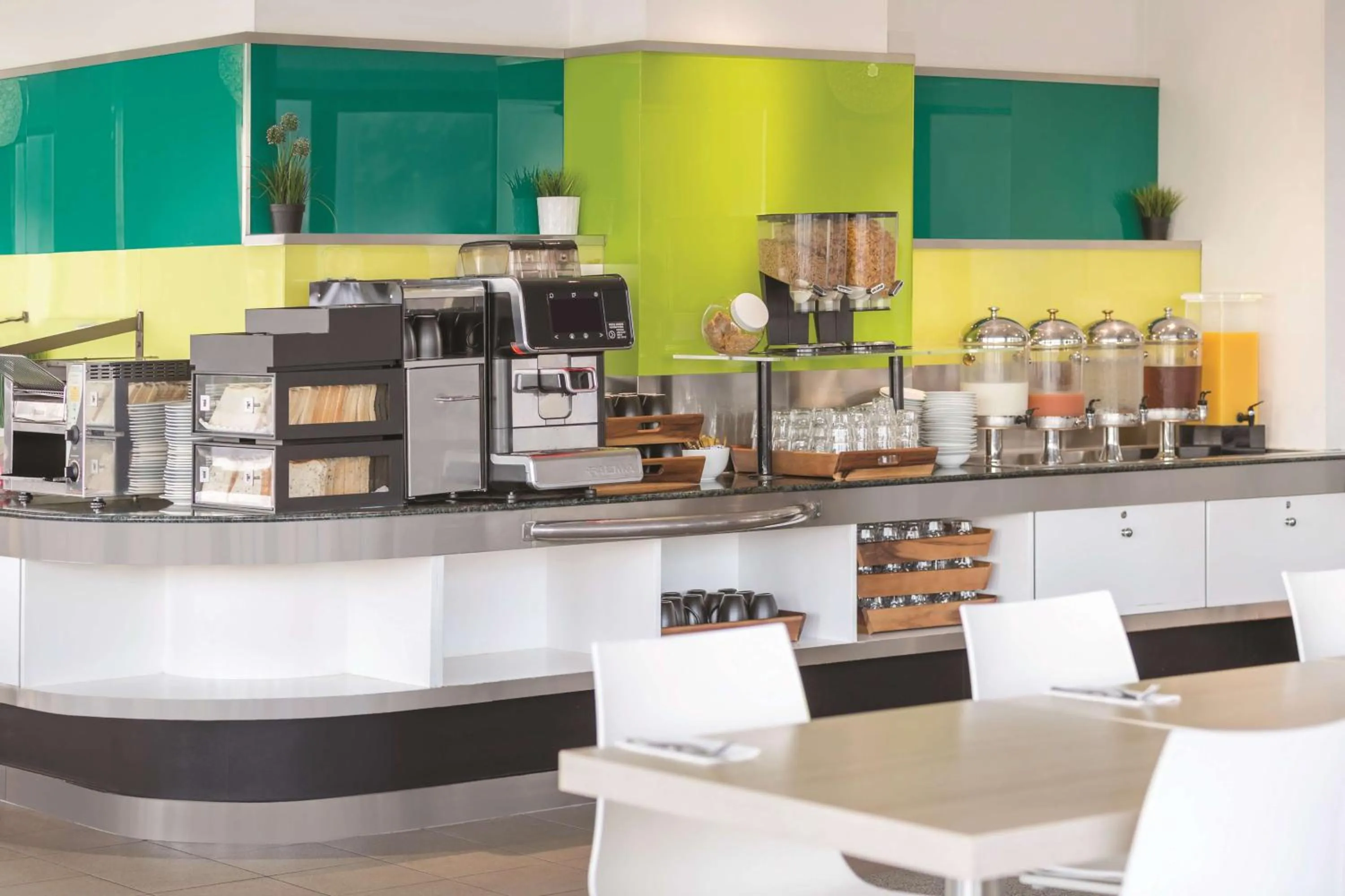 Restaurant/places to eat in Vibe Hotel Gold Coast