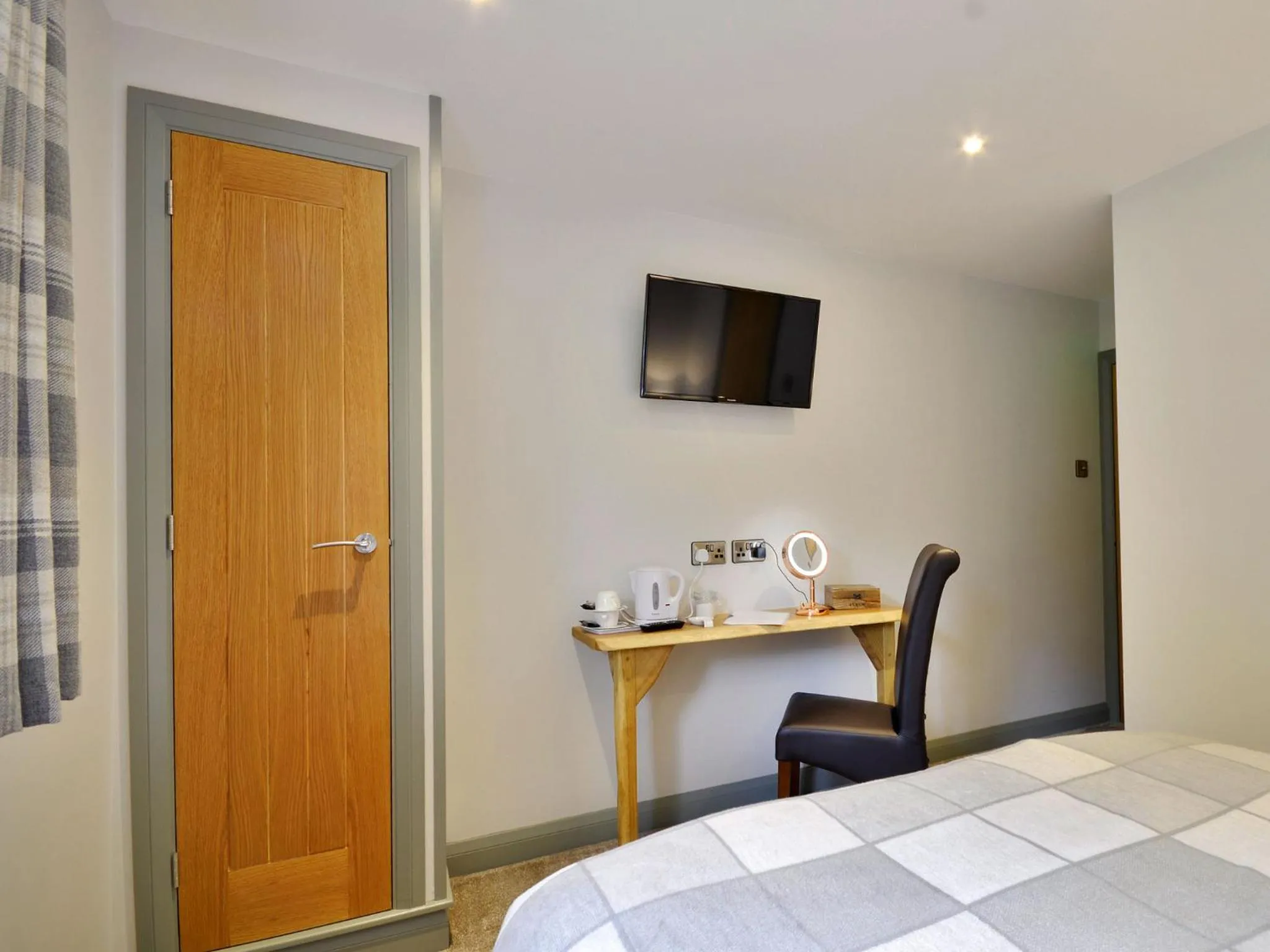 Bed in The Cayley Arms Inn