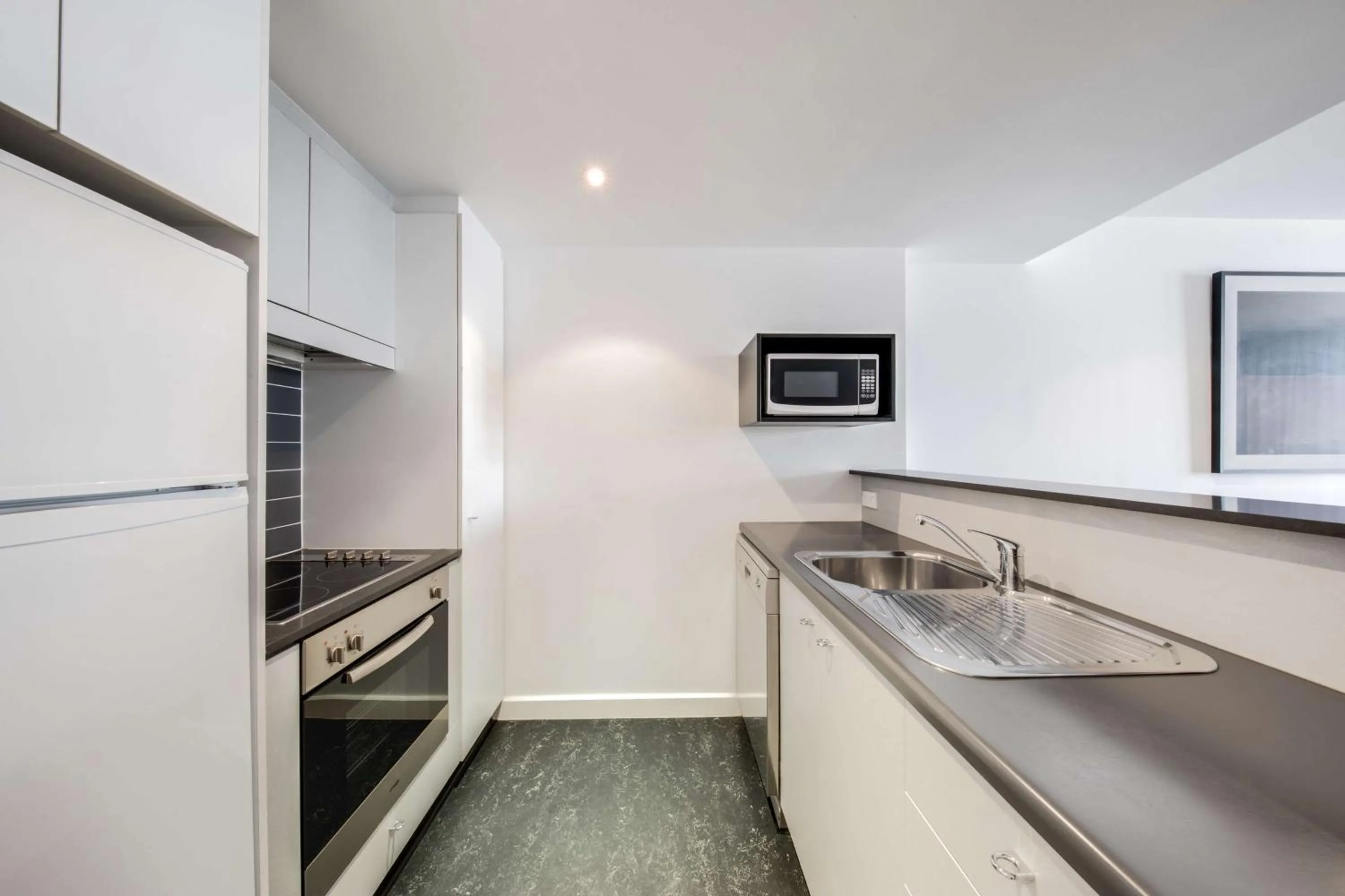 Kitchen or kitchenette in Adina Apartment Hotel Wollongong