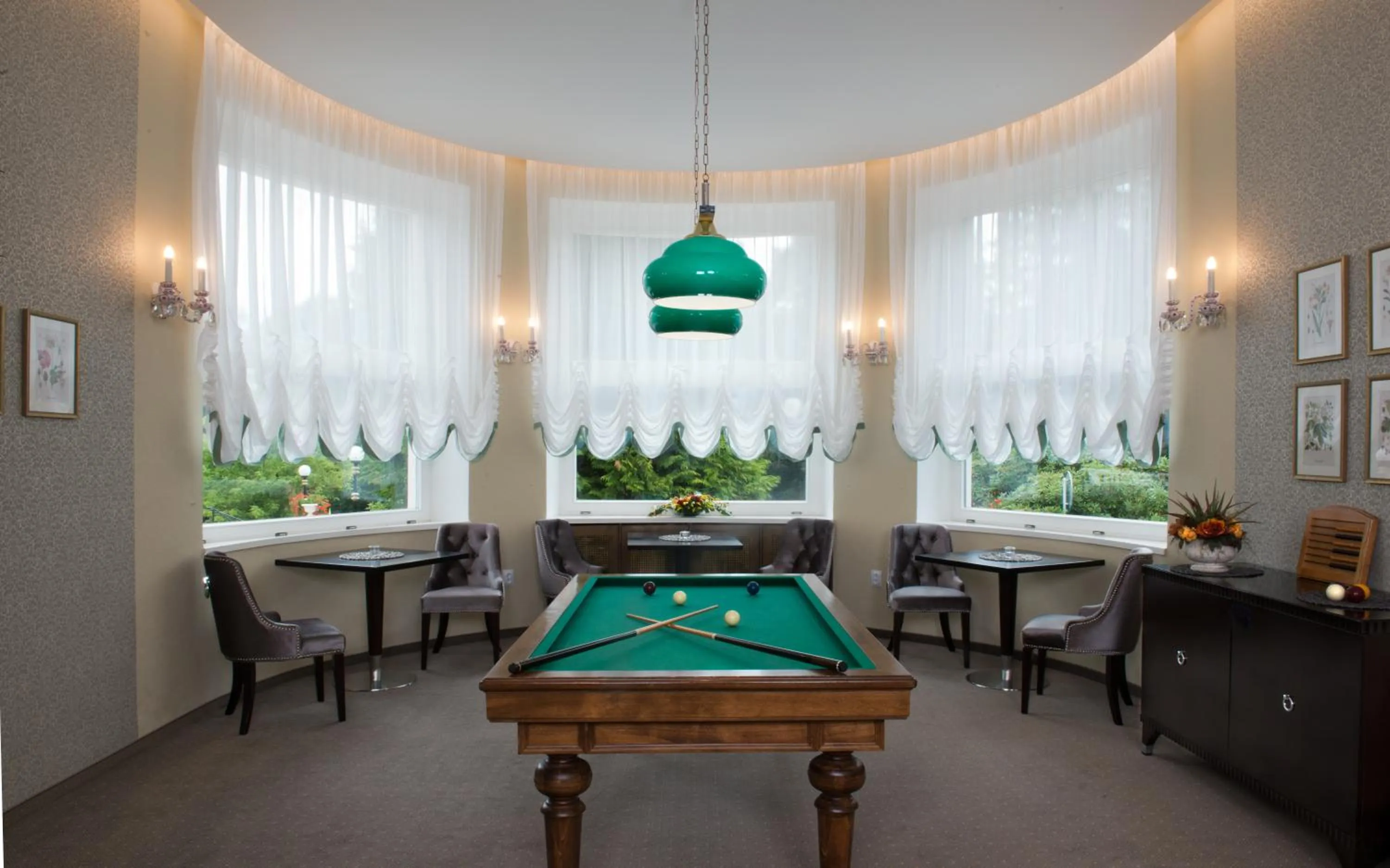 Communal lounge/ TV room in Parkhotel Golf Marianske Lazne