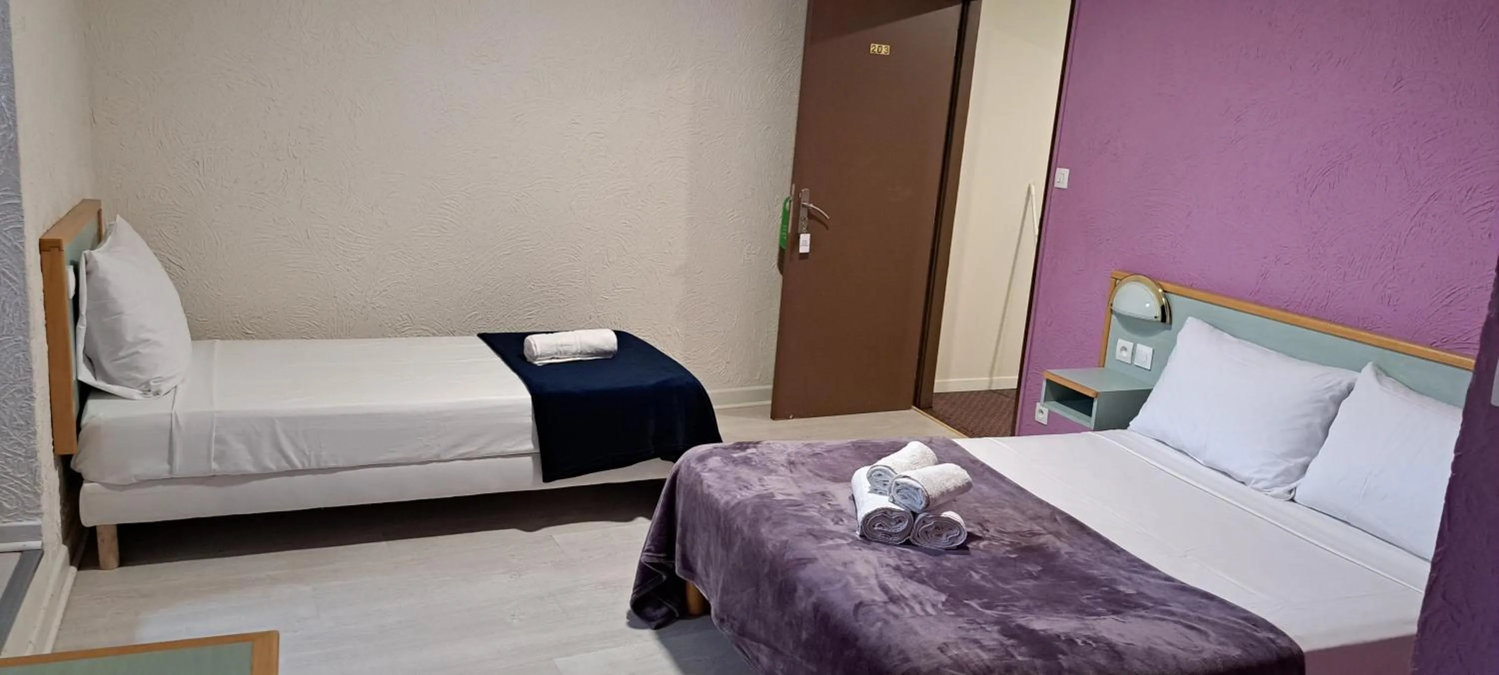 Bed in Hôtel Restaurant Les Alizes Loriol Le Pouzin