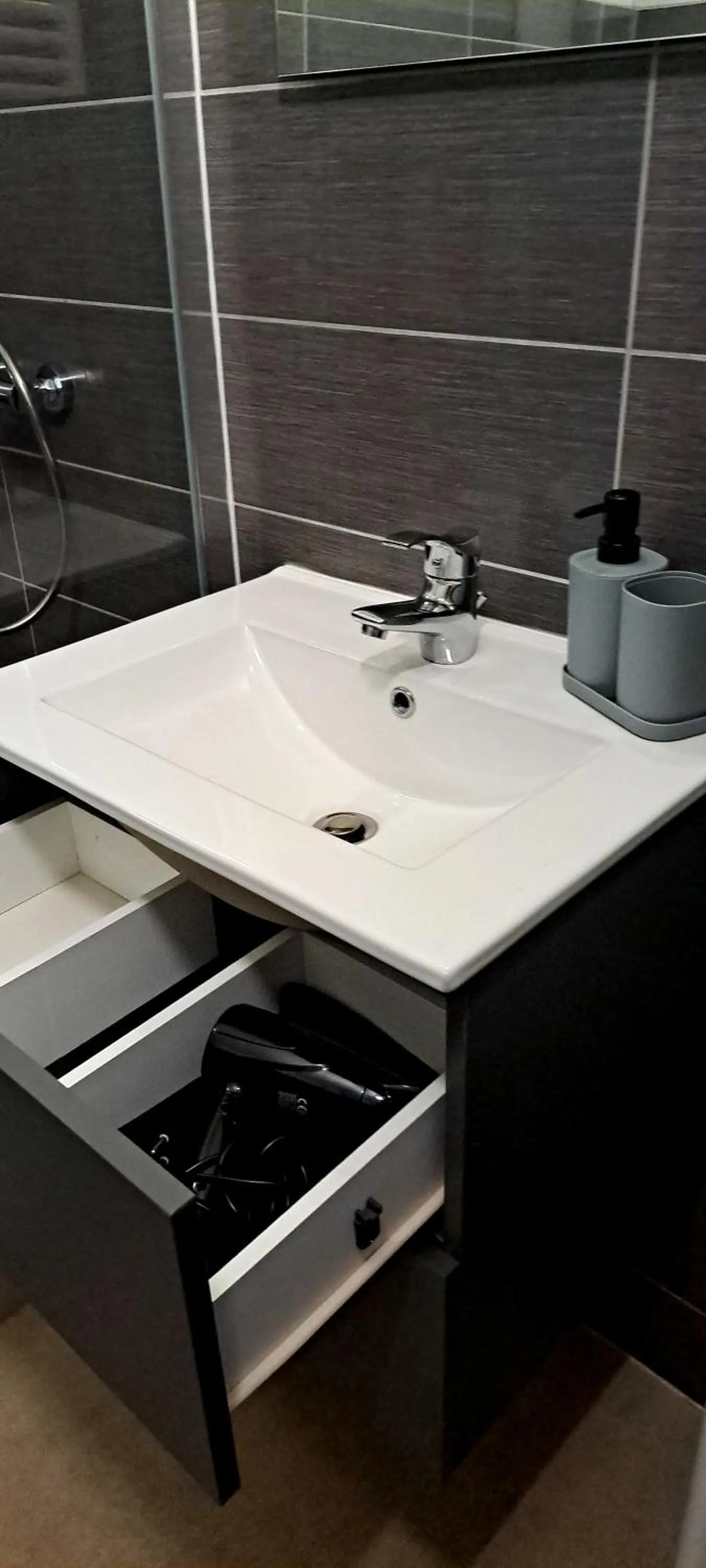 Bathroom in Hôtel Restaurant Les Alizes Loriol Le Pouzin